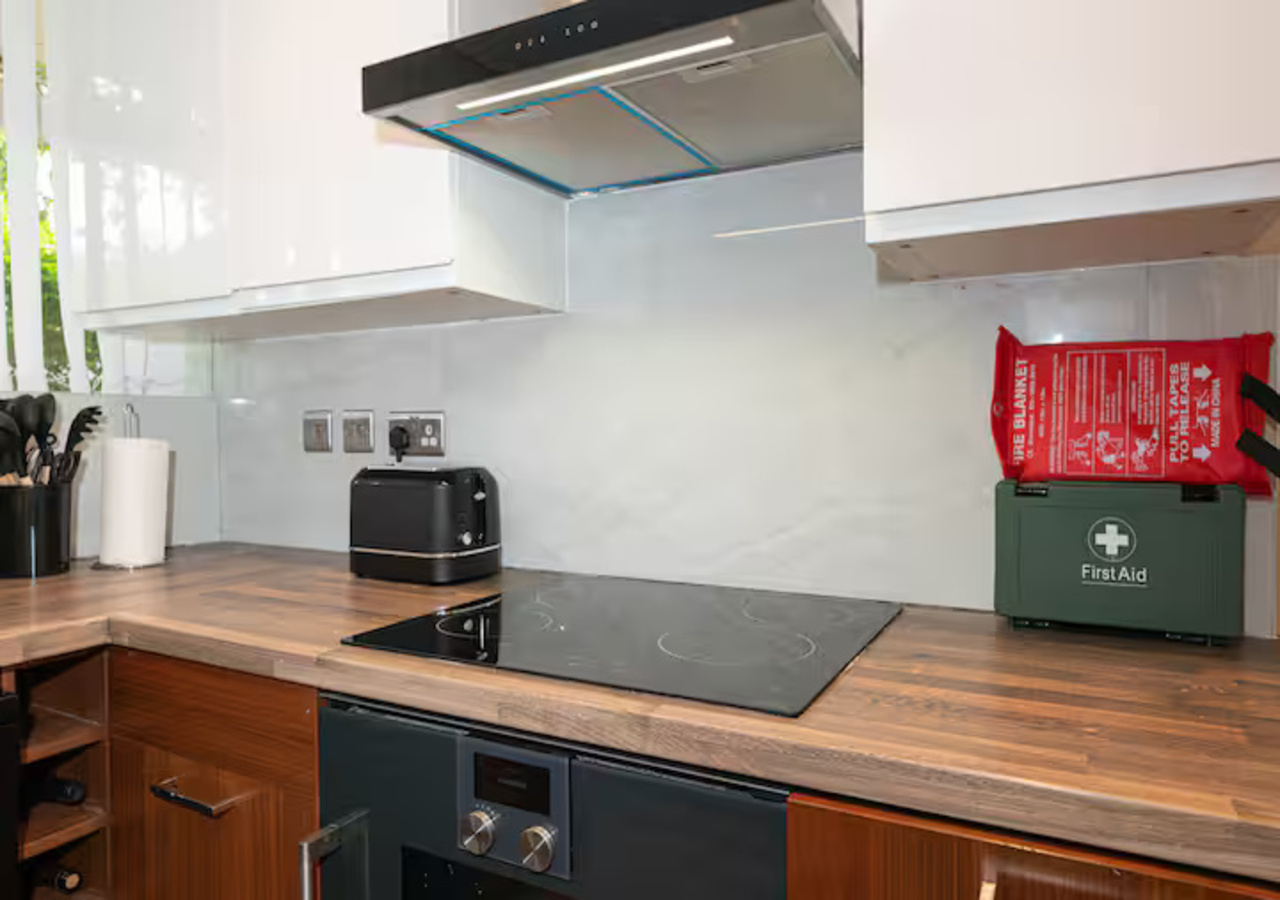 Stylish Central London Flat with Garden - Pass the Keys in 10 Erskine House, SW1V 3DR - Property image 16 - VivreStays