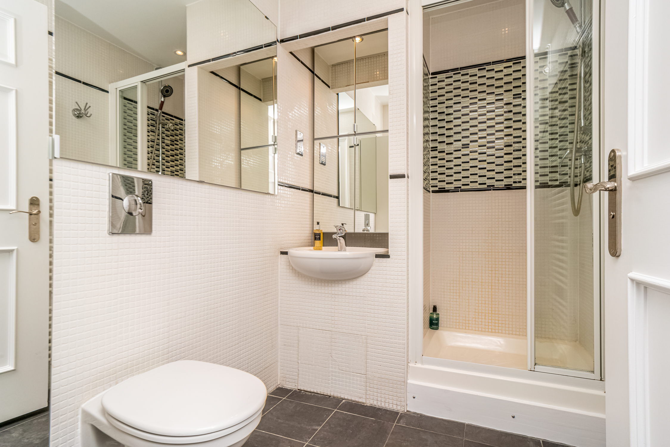 Stylish Hideaway in Central Edinburgh - Pass the Keys in 4/3 York Lane, EH1 3HY - Property image 16 - VivreStays