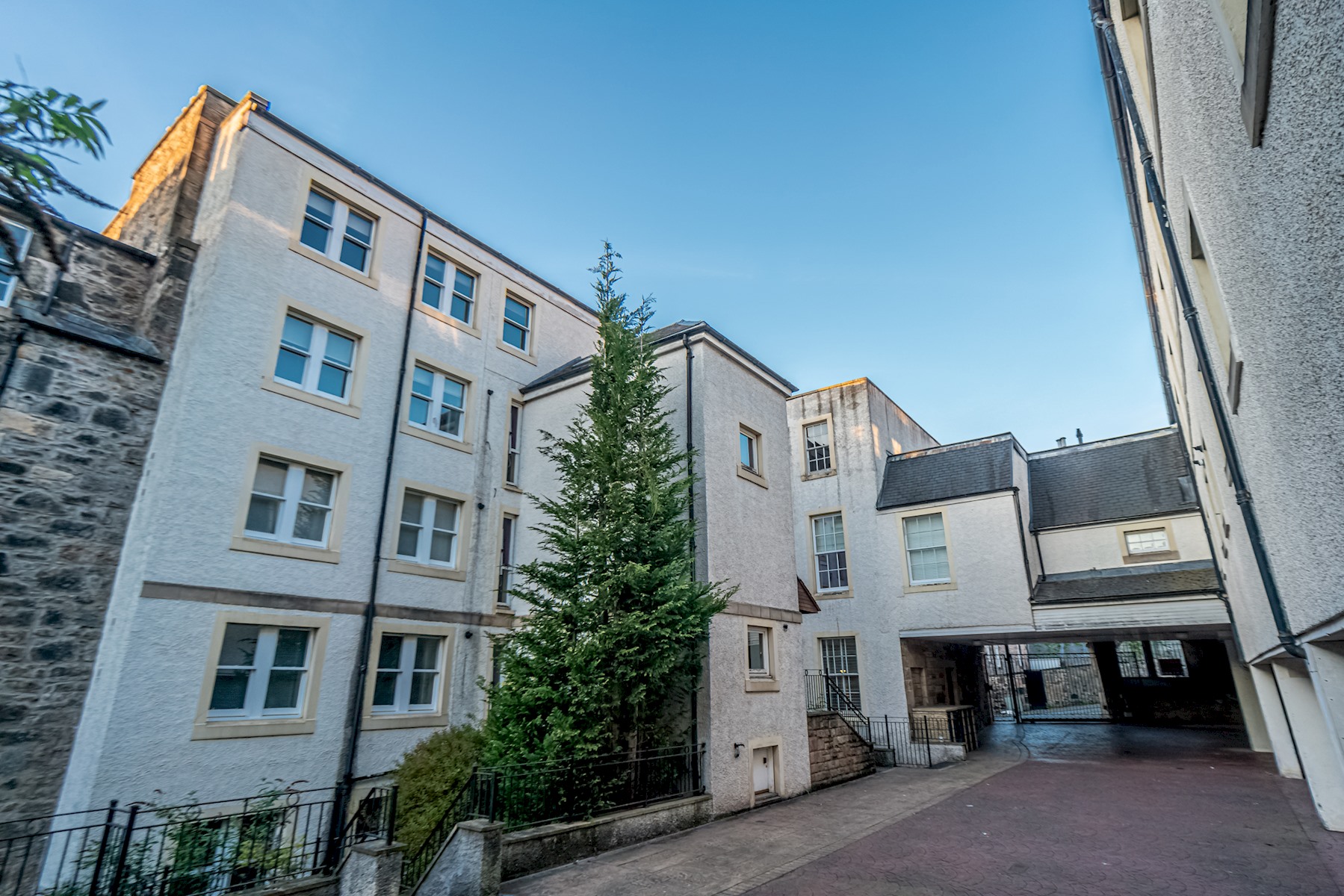 Stylish Hideaway in Central Edinburgh - Pass the Keys in 4/3 York Lane, EH1 3HY - Property image 51 - VivreStays