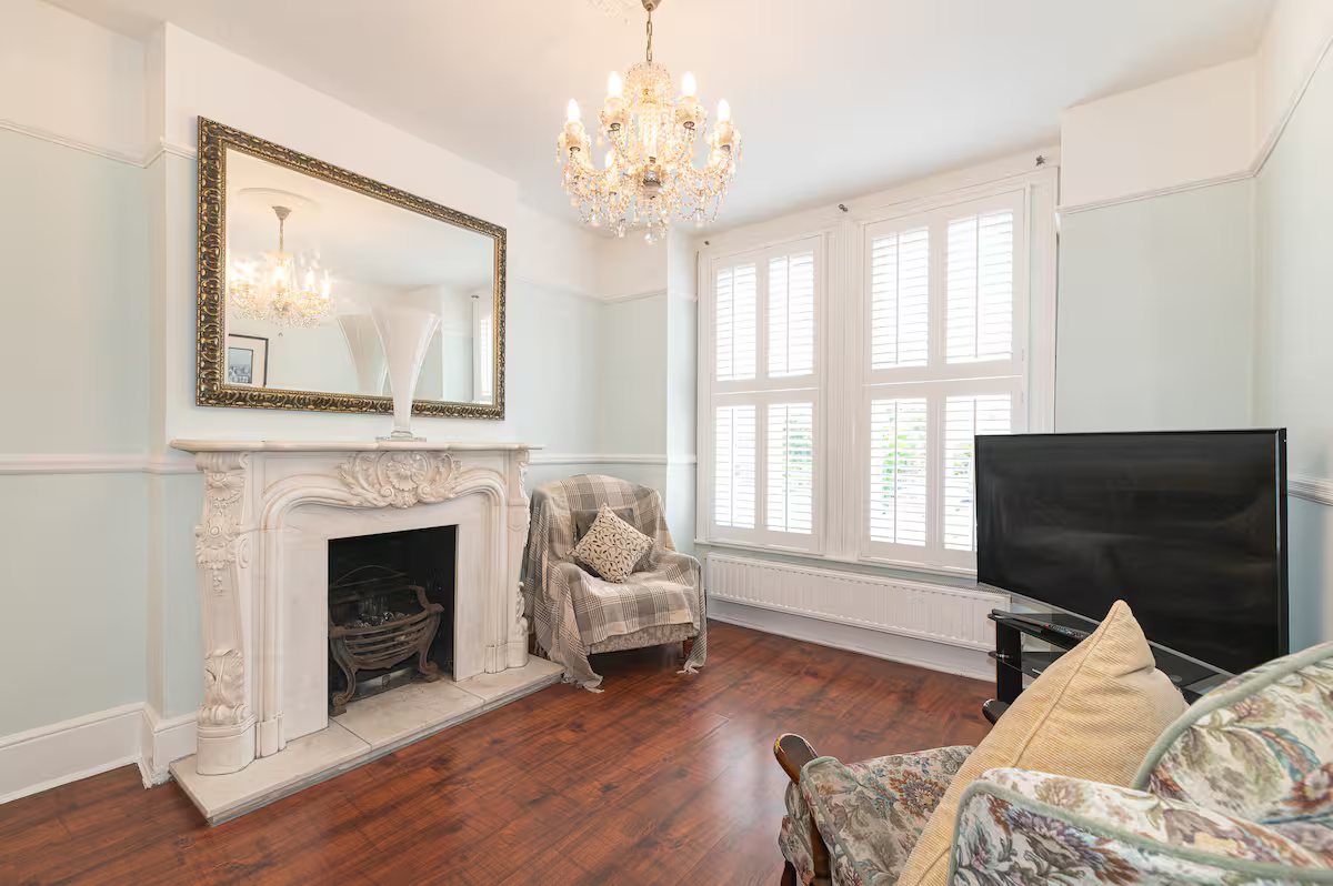 View Spacious East London Home with a beautiful Garden - Pass the Keys in 140 South Birkbeck Road E11 4JH Spacious East London Home with a beautiful Garden - Pass the Keys in 140 South Birkbeck Road E11 4JH - Property image 2 - VivreStays