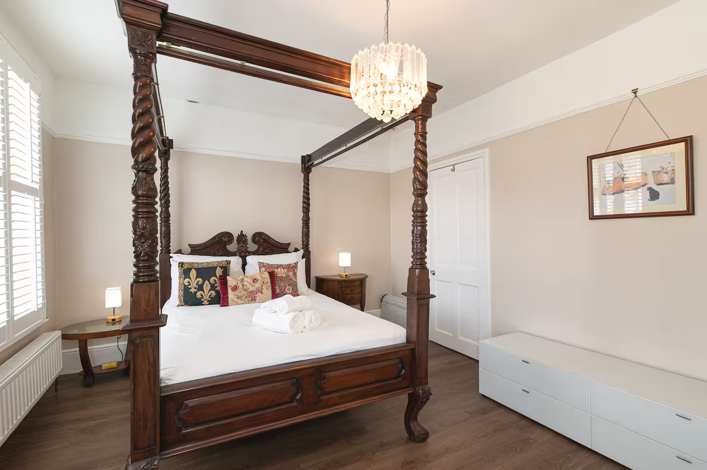 View Spacious East London Home with a beautiful Garden - Pass the Keys in 140 South Birkbeck Road E11 4JH Spacious East London Home with a beautiful Garden - Pass the Keys in 140 South Birkbeck Road E11 4JH - Property image 5 - VivreStays