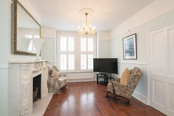 View Spacious East London Home with a beautiful Garden - Pass the Keys in 140 South Birkbeck Road E11 4JH Spacious East London Home with a beautiful Garden - Pass the Keys in 140 South Birkbeck Road E11 4JH - Property image 6 - VivreStays