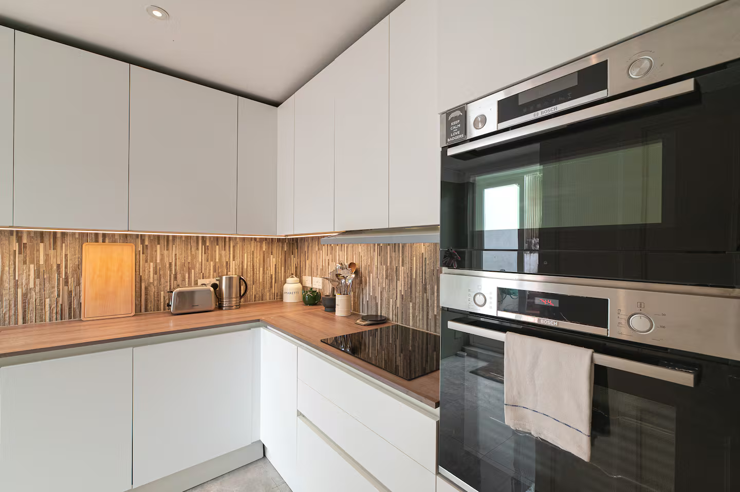 View Spacious East London Home with a beautiful Garden - Pass the Keys in 140 South Birkbeck Road E11 4JH Spacious East London Home with a beautiful Garden - Pass the Keys in 140 South Birkbeck Road E11 4JH - Property image 3 - VivreStays