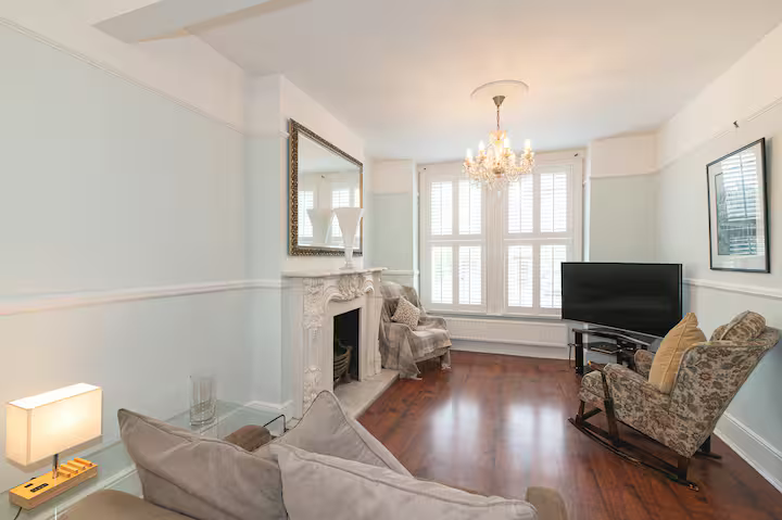 View Spacious East London Home with a beautiful Garden - Pass the Keys in 140 South Birkbeck Road E11 4JH Spacious East London Home with a beautiful Garden - Pass the Keys in 140 South Birkbeck Road E11 4JH - Property image 8 - VivreStays