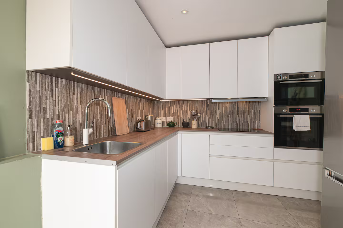 View Spacious East London Home with a beautiful Garden - Pass the Keys in 140 South Birkbeck Road E11 4JH Spacious East London Home with a beautiful Garden - Pass the Keys in 140 South Birkbeck Road E11 4JH - Property image 12 - VivreStays