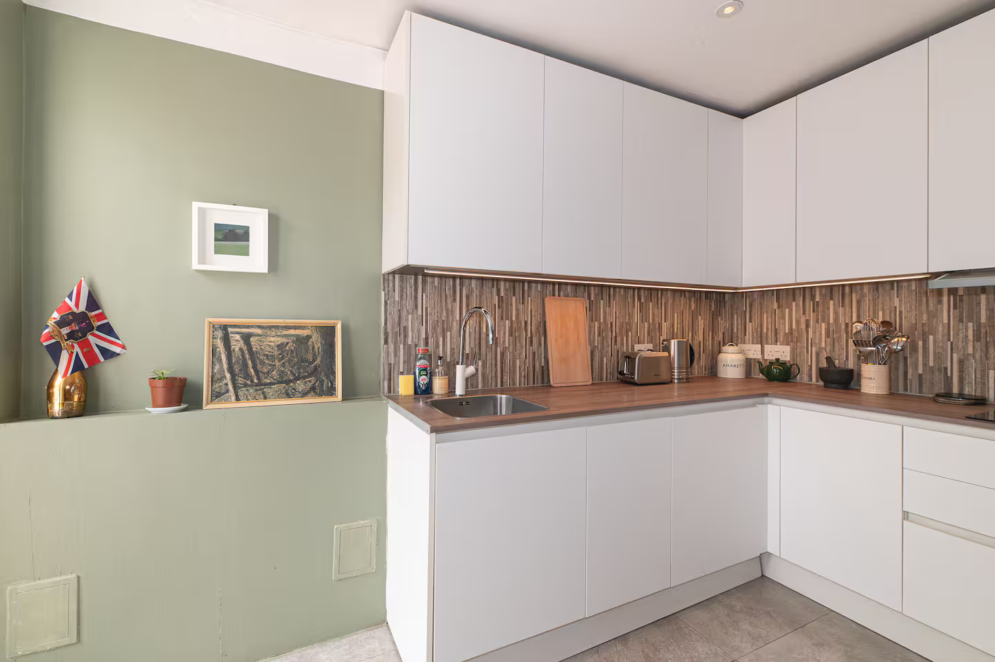 View Spacious East London Home with a beautiful Garden - Pass the Keys in 140 South Birkbeck Road E11 4JH Spacious East London Home with a beautiful Garden - Pass the Keys in 140 South Birkbeck Road E11 4JH - Property image 13 - VivreStays
