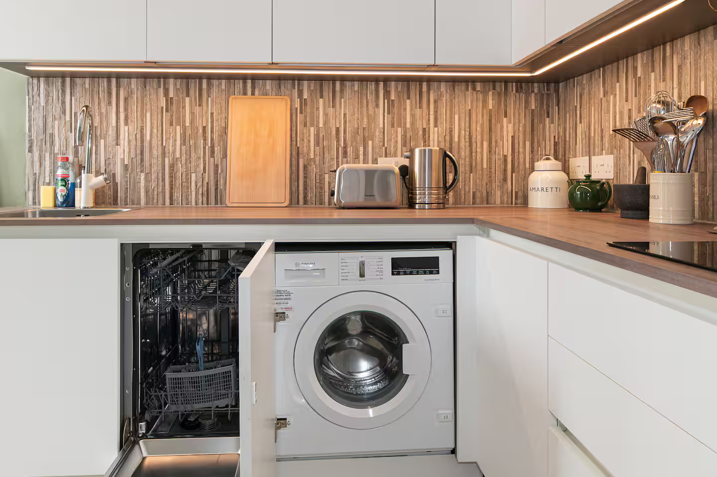 View Spacious East London Home with a beautiful Garden - Pass the Keys in 140 South Birkbeck Road E11 4JH Spacious East London Home with a beautiful Garden - Pass the Keys in 140 South Birkbeck Road E11 4JH - Property image 14 - VivreStays