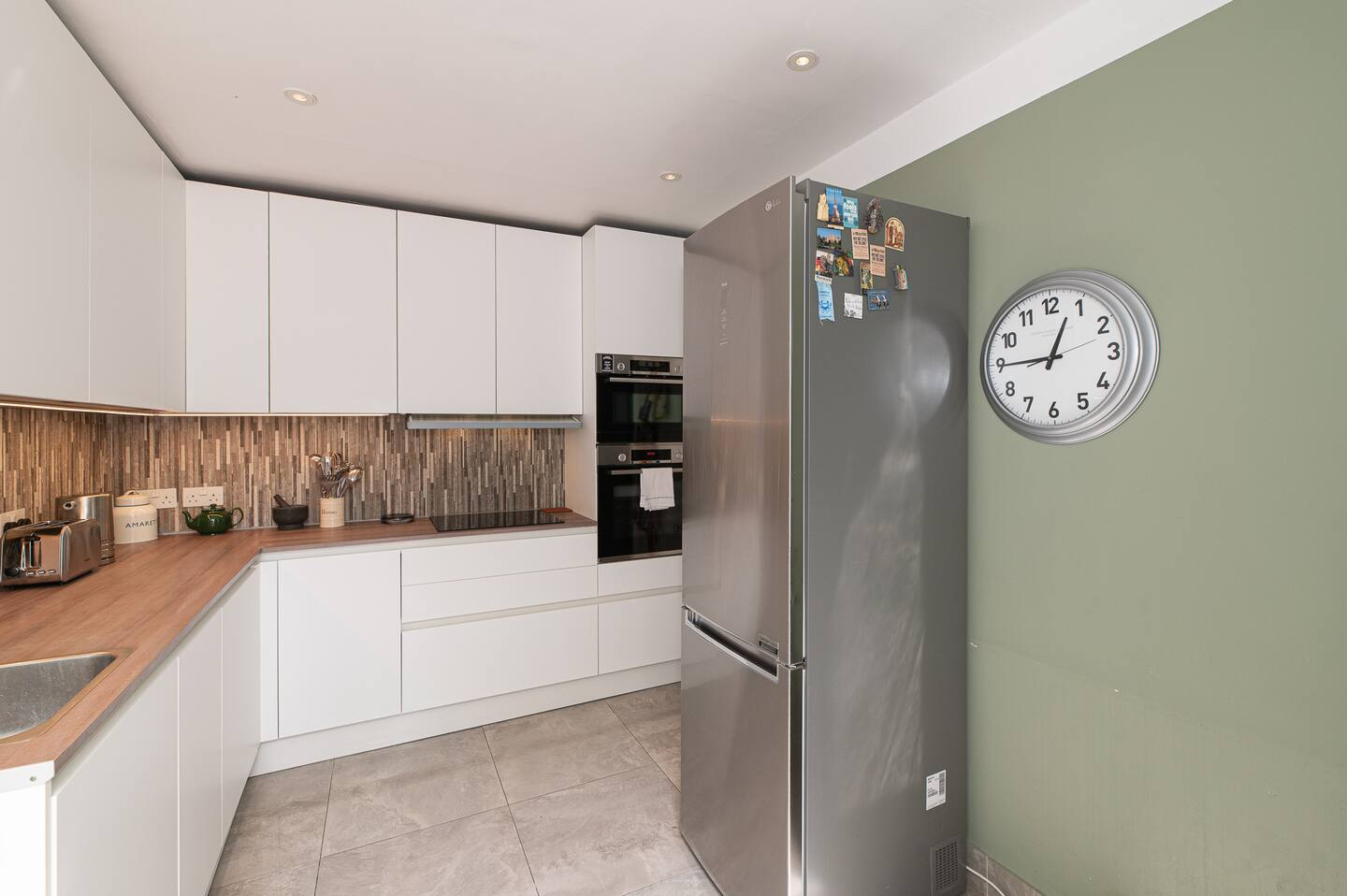 View Spacious East London Home with a beautiful Garden - Pass the Keys in 140 South Birkbeck Road E11 4JH Spacious East London Home with a beautiful Garden - Pass the Keys in 140 South Birkbeck Road E11 4JH - Property image 18 - VivreStays