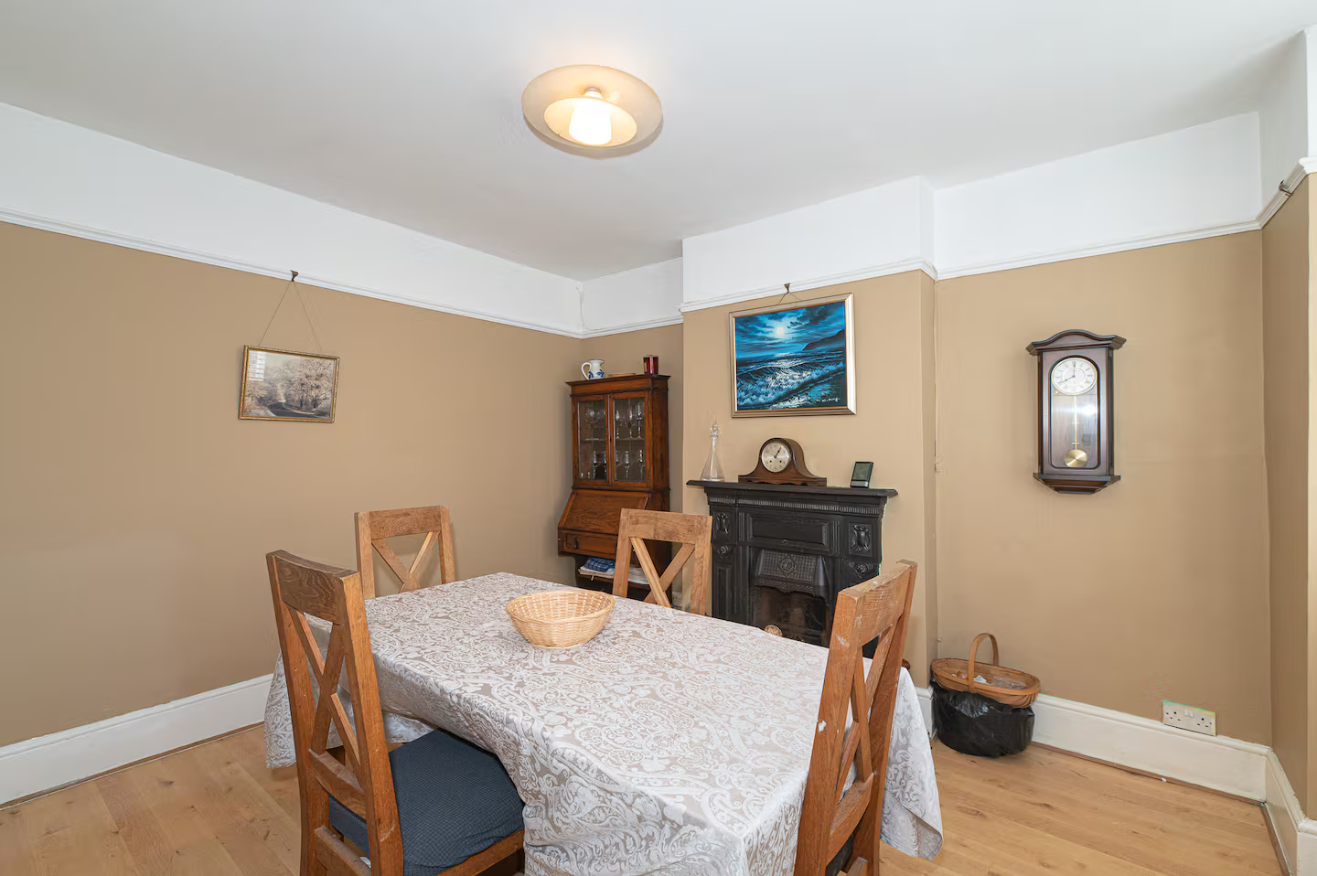 View Spacious East London Home with a beautiful Garden - Pass the Keys in 140 South Birkbeck Road E11 4JH Spacious East London Home with a beautiful Garden - Pass the Keys in 140 South Birkbeck Road E11 4JH - Property image 20 - VivreStays