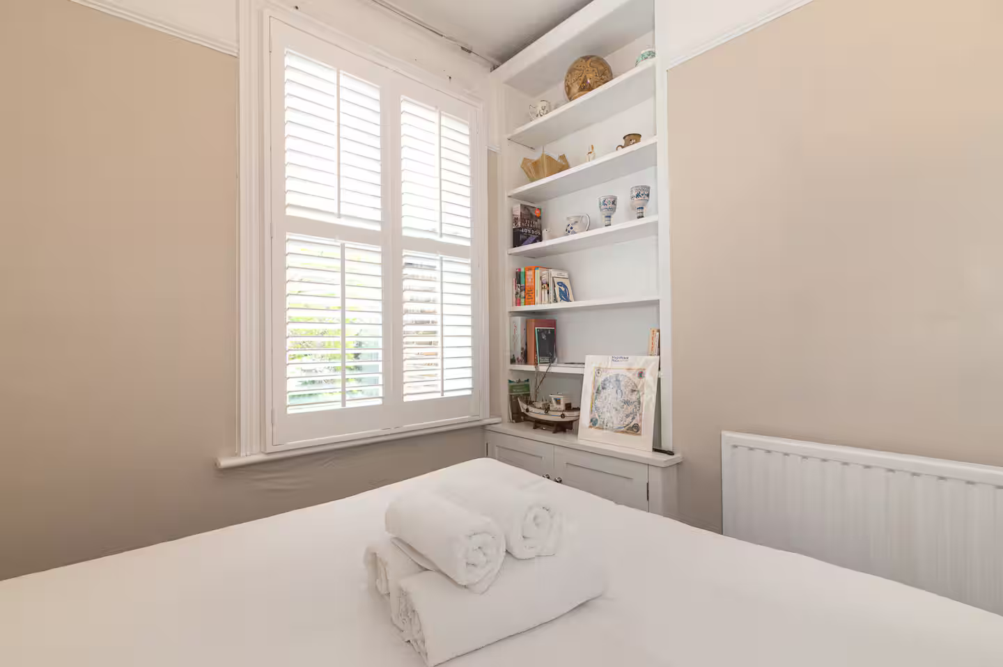View Spacious East London Home with a beautiful Garden - Pass the Keys in 140 South Birkbeck Road E11 4JH Spacious East London Home with a beautiful Garden - Pass the Keys in 140 South Birkbeck Road E11 4JH - Property image 31 - VivreStays