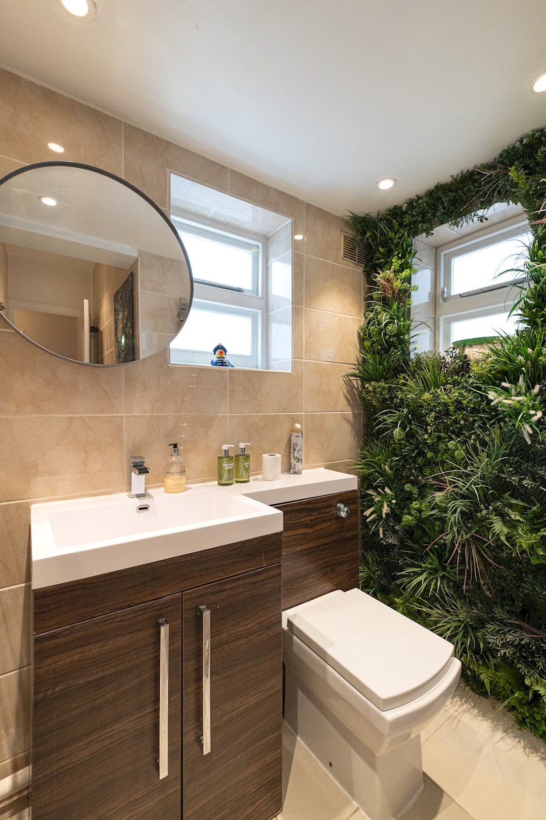 View Spacious East London Home with a beautiful Garden - Pass the Keys in 140 South Birkbeck Road E11 4JH Spacious East London Home with a beautiful Garden - Pass the Keys in 140 South Birkbeck Road E11 4JH - Property image 32 - VivreStays