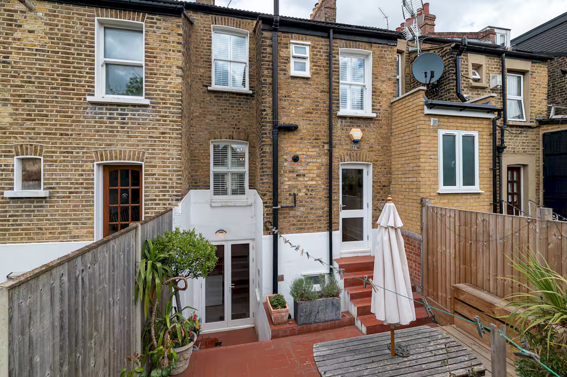 View Spacious East London Home with a beautiful Garden - Pass the Keys in 140 South Birkbeck Road E11 4JH Spacious East London Home with a beautiful Garden - Pass the Keys in 140 South Birkbeck Road E11 4JH - Property image 37 - VivreStays