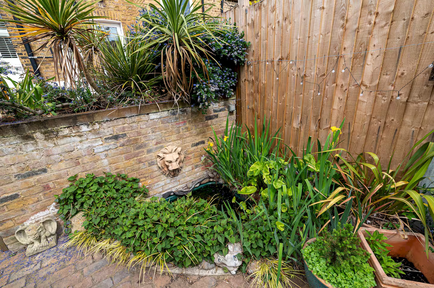 View Spacious East London Home with a beautiful Garden - Pass the Keys in 140 South Birkbeck Road E11 4JH Spacious East London Home with a beautiful Garden - Pass the Keys in 140 South Birkbeck Road E11 4JH - Property image 38 - VivreStays