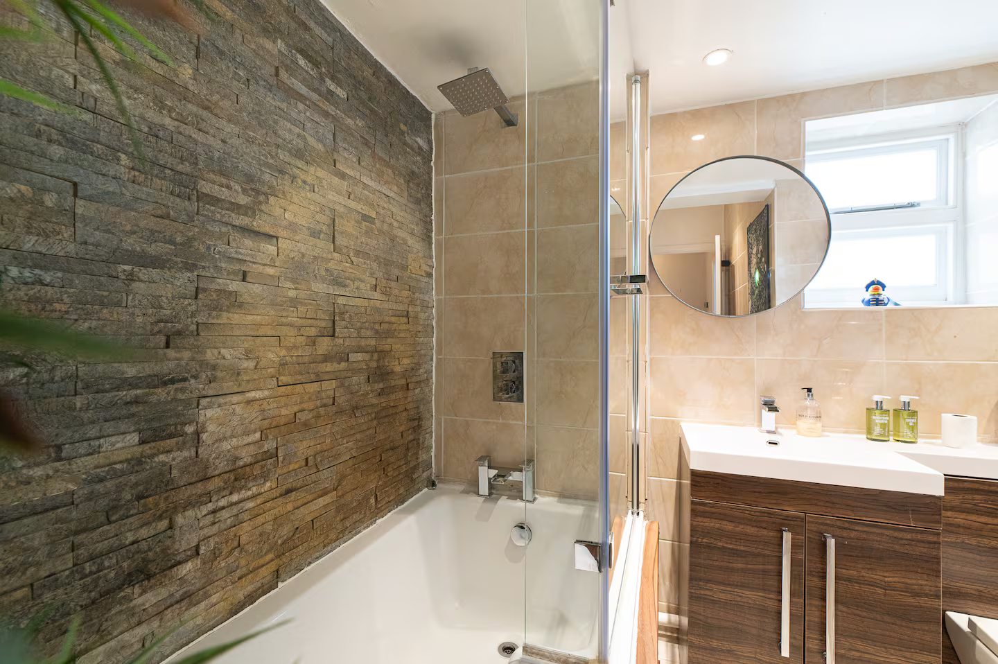 View Spacious East London Home with a beautiful Garden - Pass the Keys in 140 South Birkbeck Road E11 4JH Spacious East London Home with a beautiful Garden - Pass the Keys in 140 South Birkbeck Road E11 4JH - Property image 33 - VivreStays