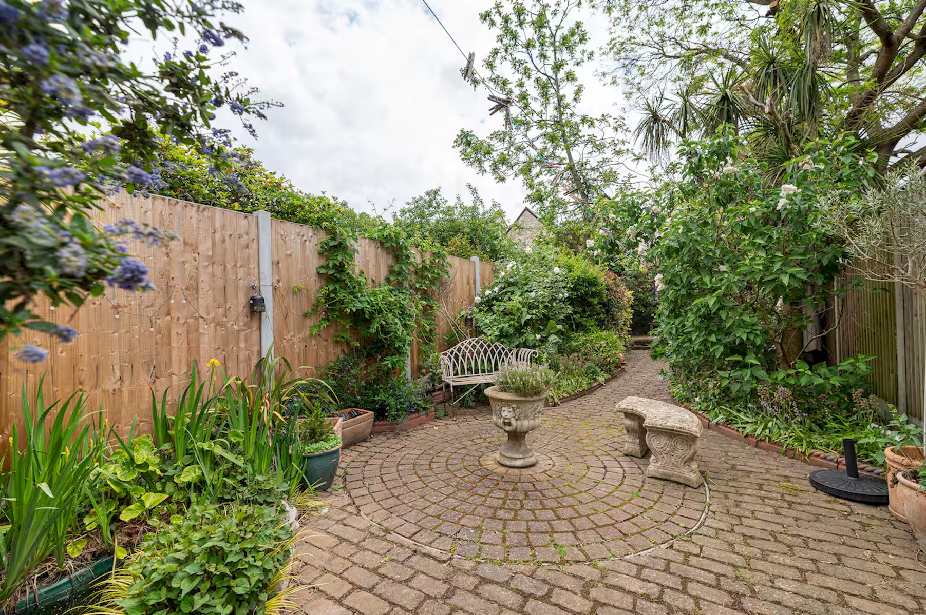 View Spacious East London Home with a beautiful Garden - Pass the Keys in 140 South Birkbeck Road E11 4JH Spacious East London Home with a beautiful Garden - Pass the Keys in 140 South Birkbeck Road E11 4JH - Property image 41 - VivreStays