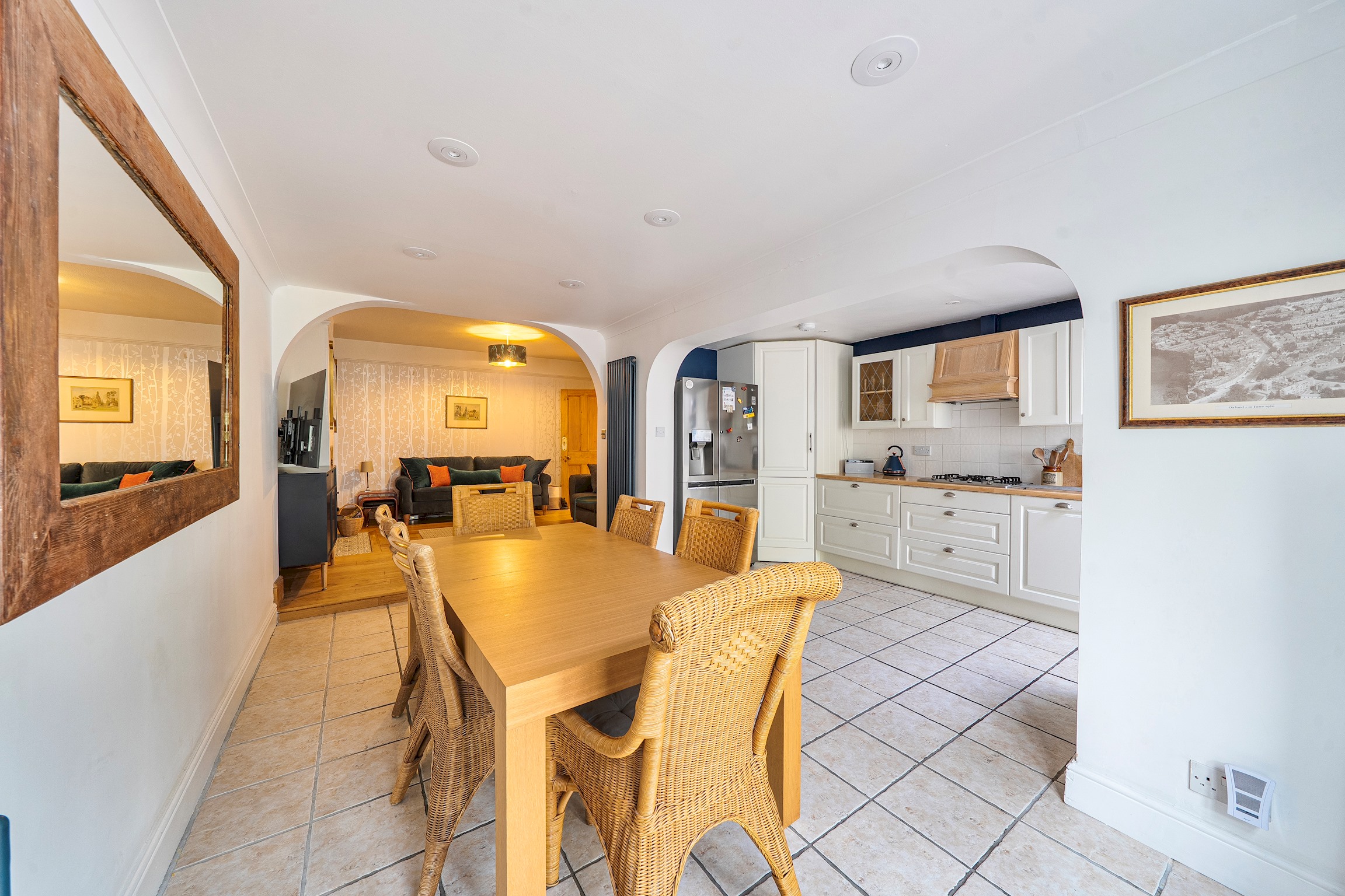 View Beautiful Family Home w/ Parking in Central Oxford -Pass the Keys in 7 Princes Street, OX4 1DD Beautiful Family Home w/ Parking in Central Oxford -Pass the Keys in 7 Princes Street, OX4 1DD - Property image 2 - VivreStays
