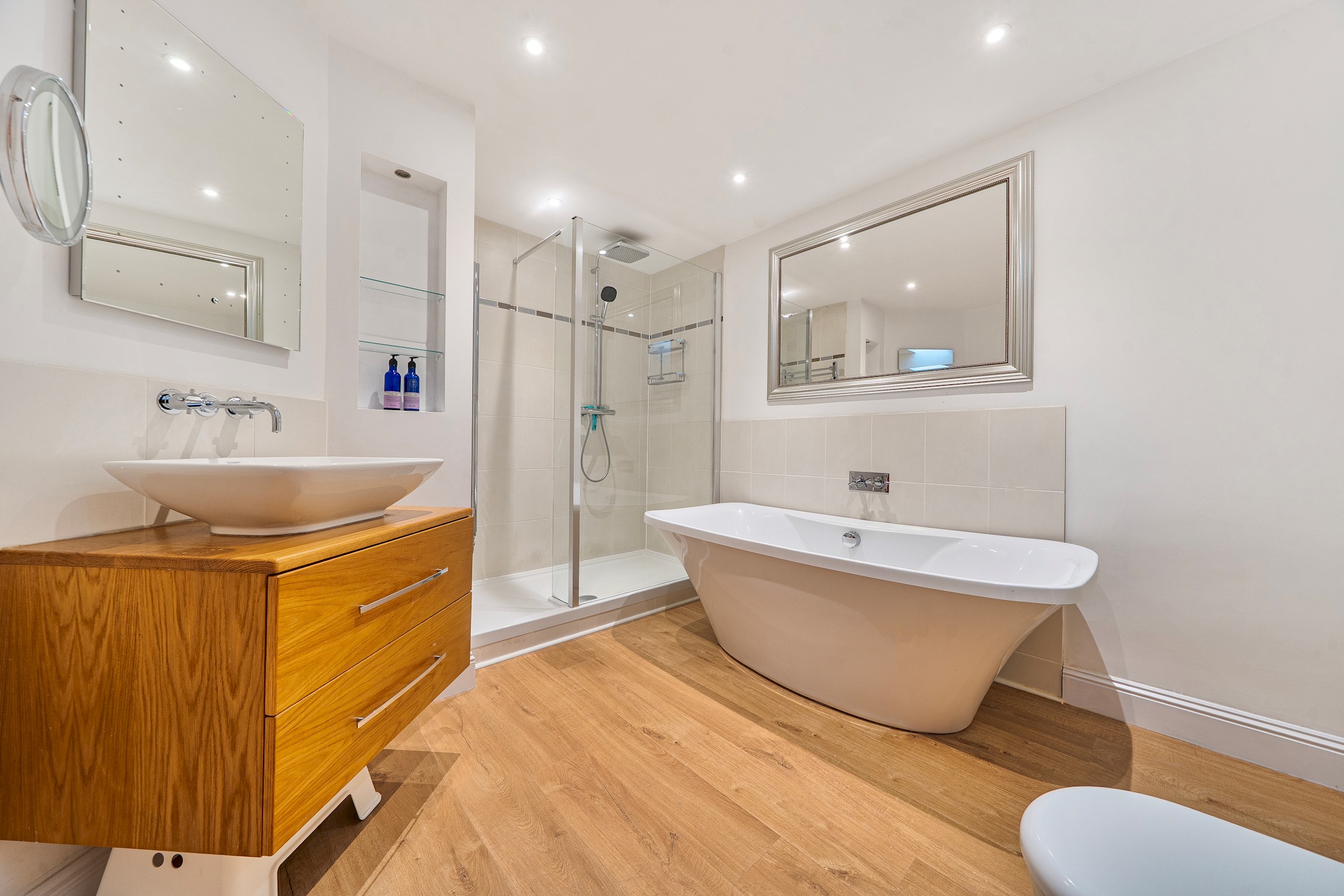 View Beautiful Family Home w/ Parking in Central Oxford -Pass the Keys in 7 Princes Street, OX4 1DD Beautiful Family Home w/ Parking in Central Oxford -Pass the Keys in 7 Princes Street, OX4 1DD - Property image 5 - VivreStays