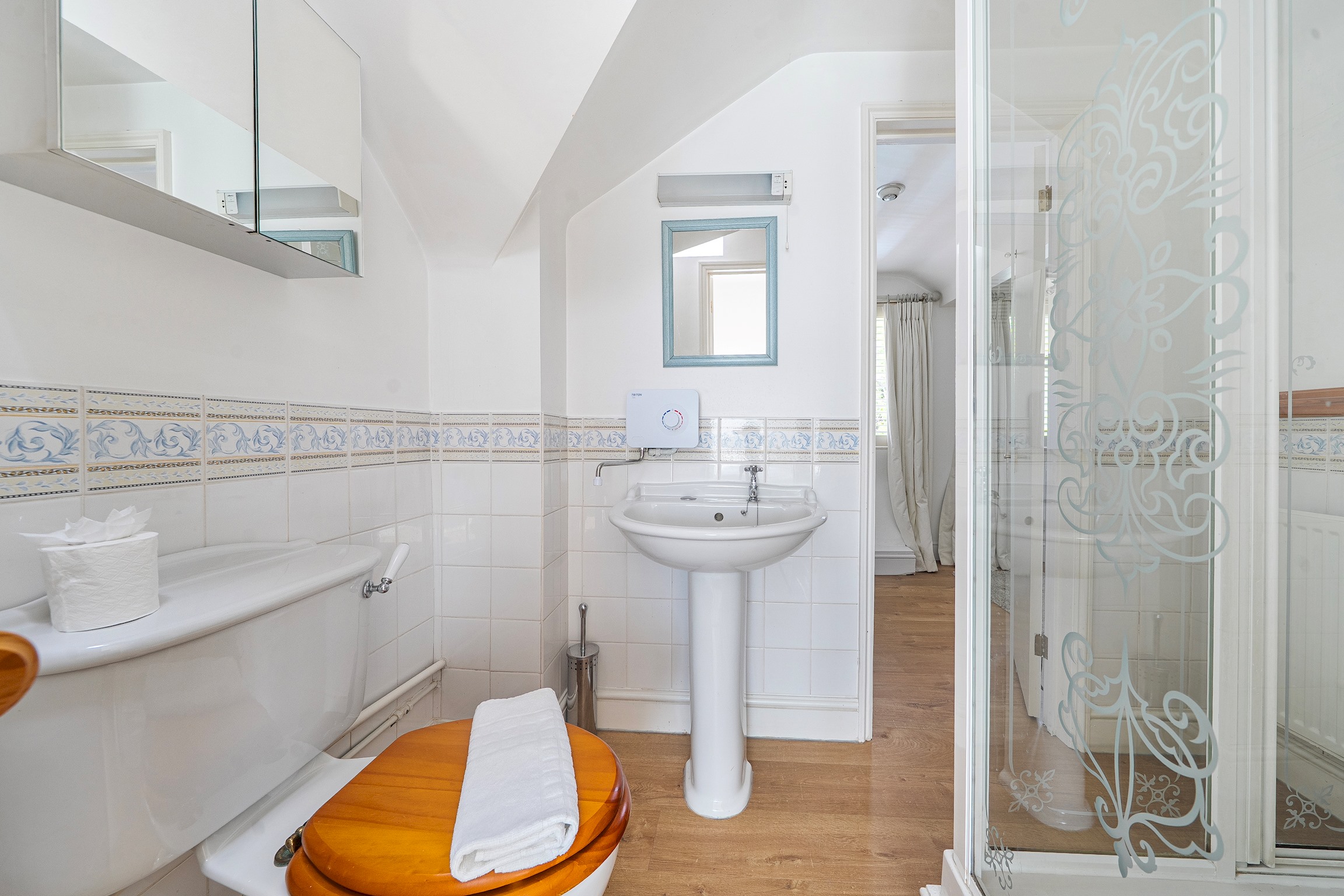 View Beautiful Family Home w/ Parking in Central Oxford -Pass the Keys in 7 Princes Street, OX4 1DD Beautiful Family Home w/ Parking in Central Oxford -Pass the Keys in 7 Princes Street, OX4 1DD - Property image 6 - VivreStays