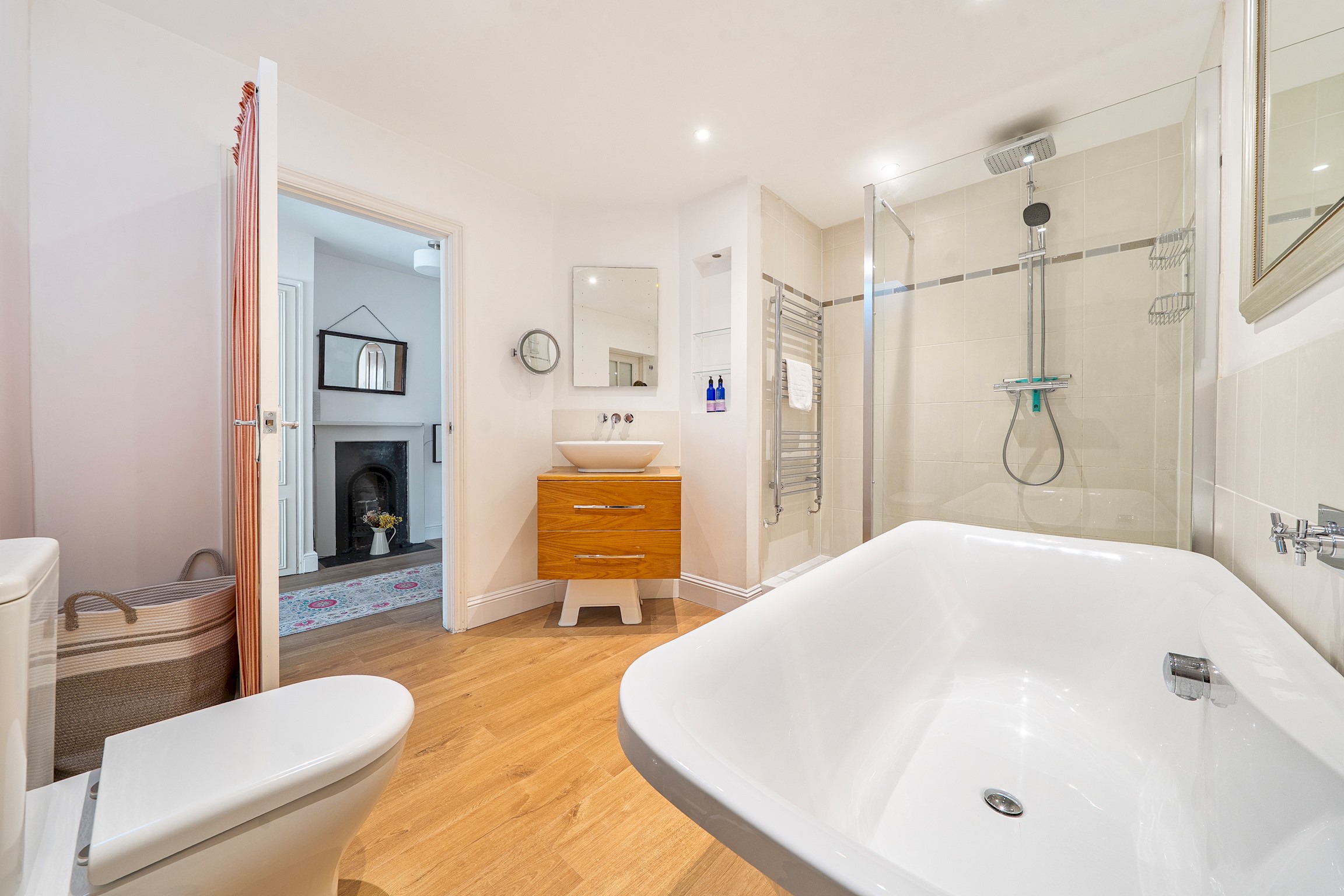 View Beautiful Family Home w/ Parking in Central Oxford -Pass the Keys in 7 Princes Street, OX4 1DD Beautiful Family Home w/ Parking in Central Oxford -Pass the Keys in 7 Princes Street, OX4 1DD - Property image 12 - VivreStays