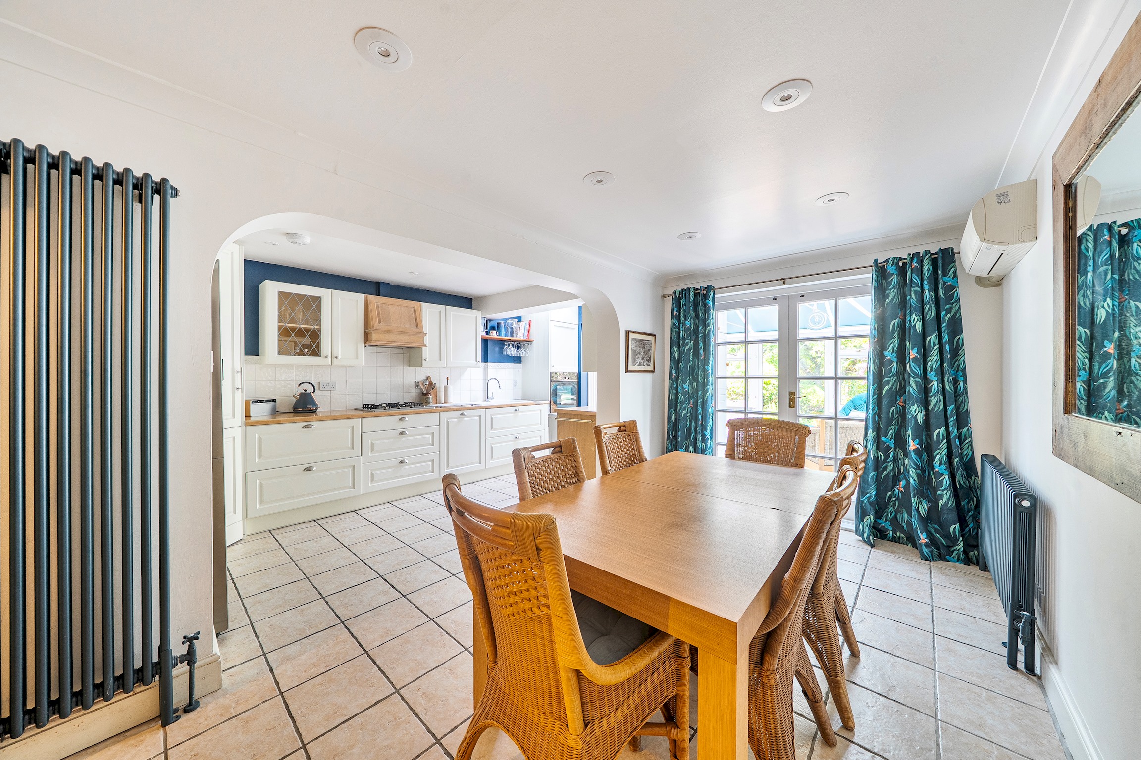 View Beautiful Family Home w/ Parking in Central Oxford -Pass the Keys in 7 Princes Street, OX4 1DD Beautiful Family Home w/ Parking in Central Oxford -Pass the Keys in 7 Princes Street, OX4 1DD - Property image 17 - VivreStays