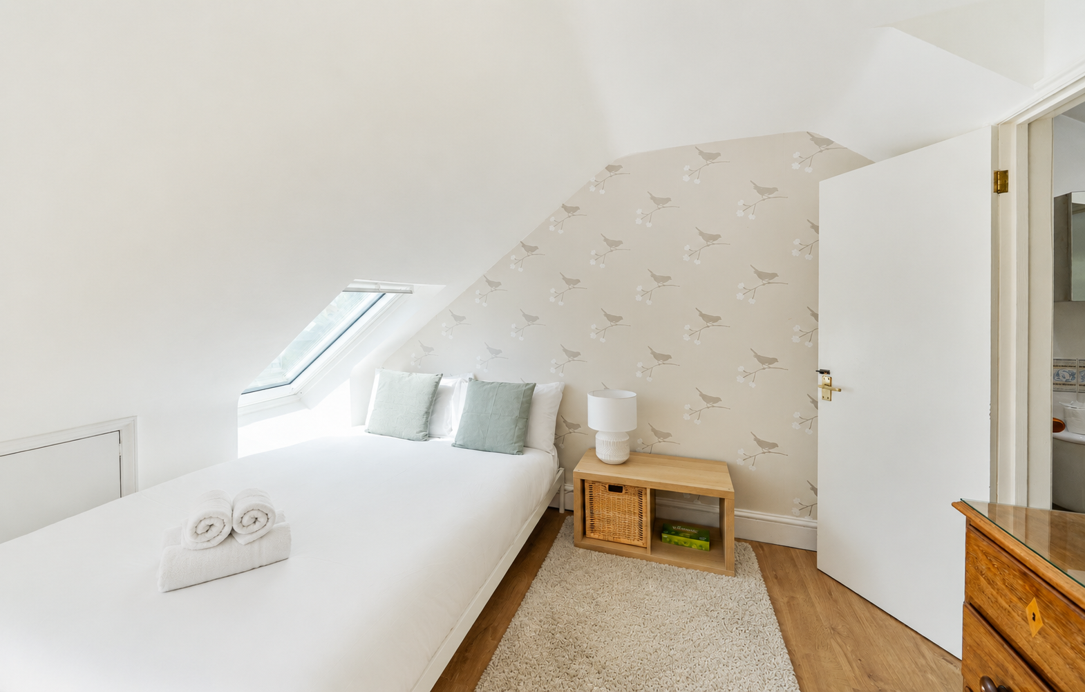 View Beautiful Family Home w/ Parking in Central Oxford -Pass the Keys in 7 Princes Street, OX4 1DD Beautiful Family Home w/ Parking in Central Oxford -Pass the Keys in 7 Princes Street, OX4 1DD - Property image 28 - VivreStays