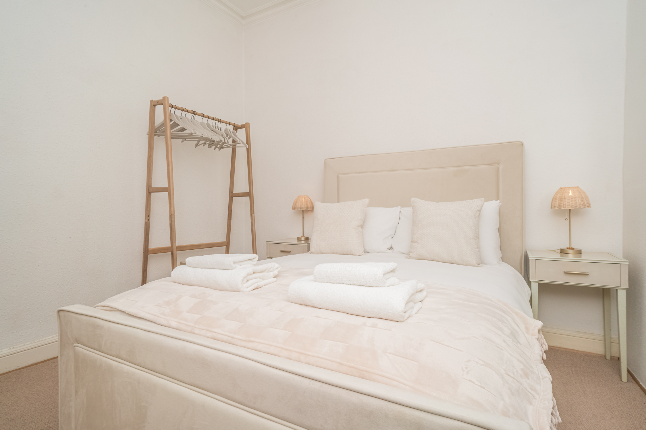 Cosy 2 Bed in Central Edinburgh - Pass the Keys in 31 (1F2) Gardner's Crescent EH3 8DF - Property image 2 - VivreStays