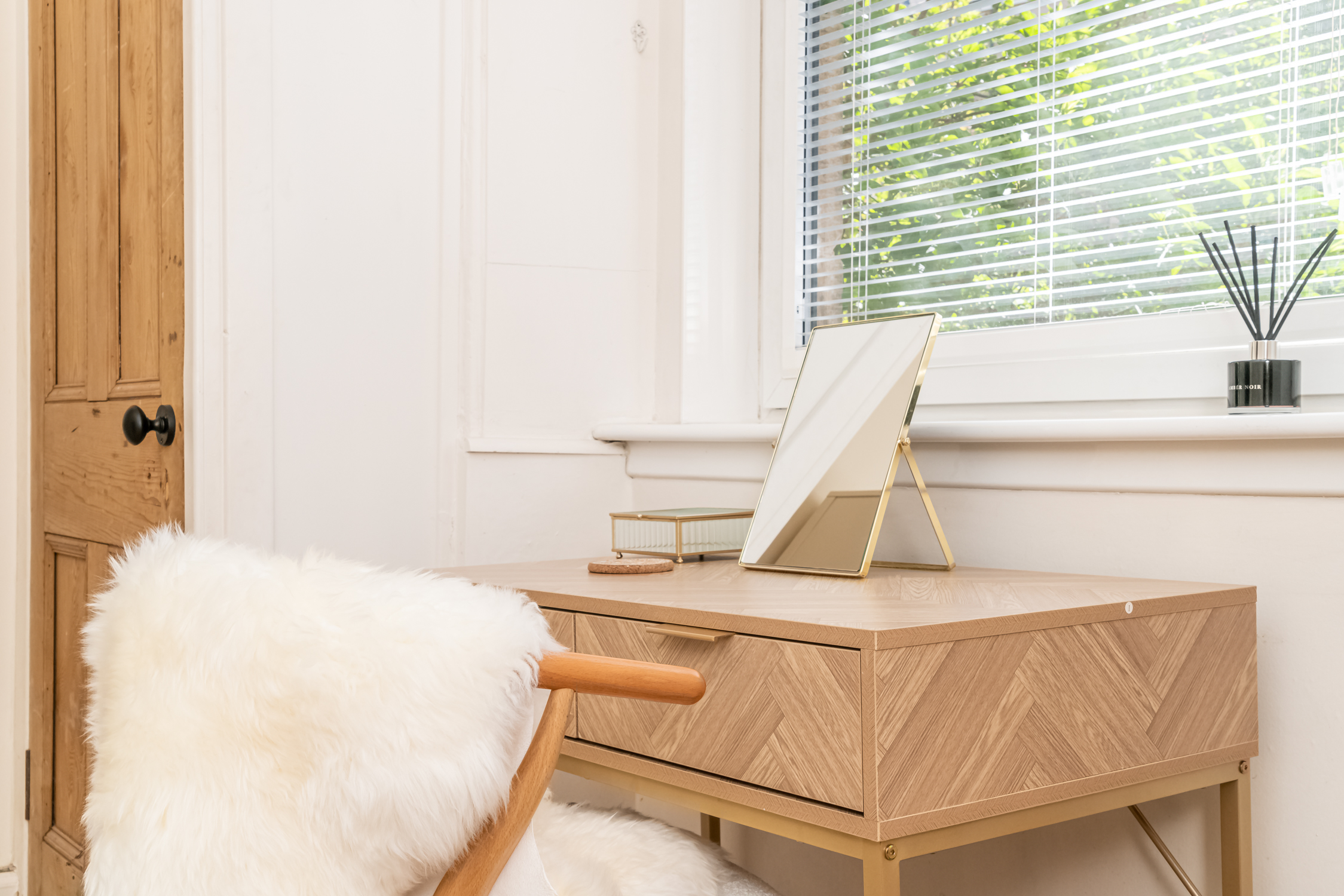 Cosy 2 Bed in Central Edinburgh - Pass the Keys in 31 (1F2) Gardner's Crescent EH3 8DF - Property image 3 - VivreStays