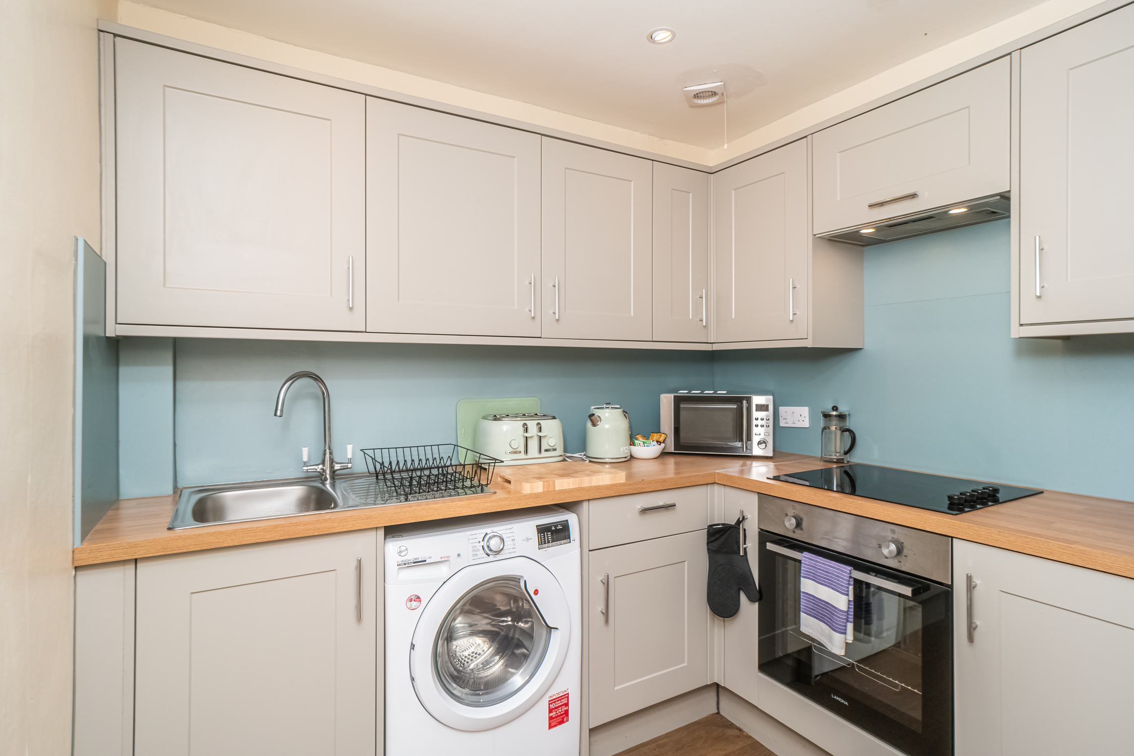 Cosy 2 Bed in Central Edinburgh - Pass the Keys in 31 (1F2) Gardner's Crescent EH3 8DF - Property image 6 - VivreStays
