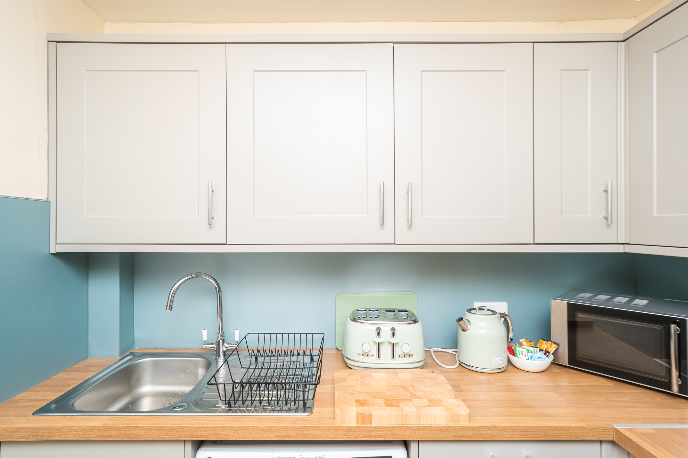 Cosy 2 Bed in Central Edinburgh - Pass the Keys in 31 (1F2) Gardner's Crescent EH3 8DF - Property image 10 - VivreStays