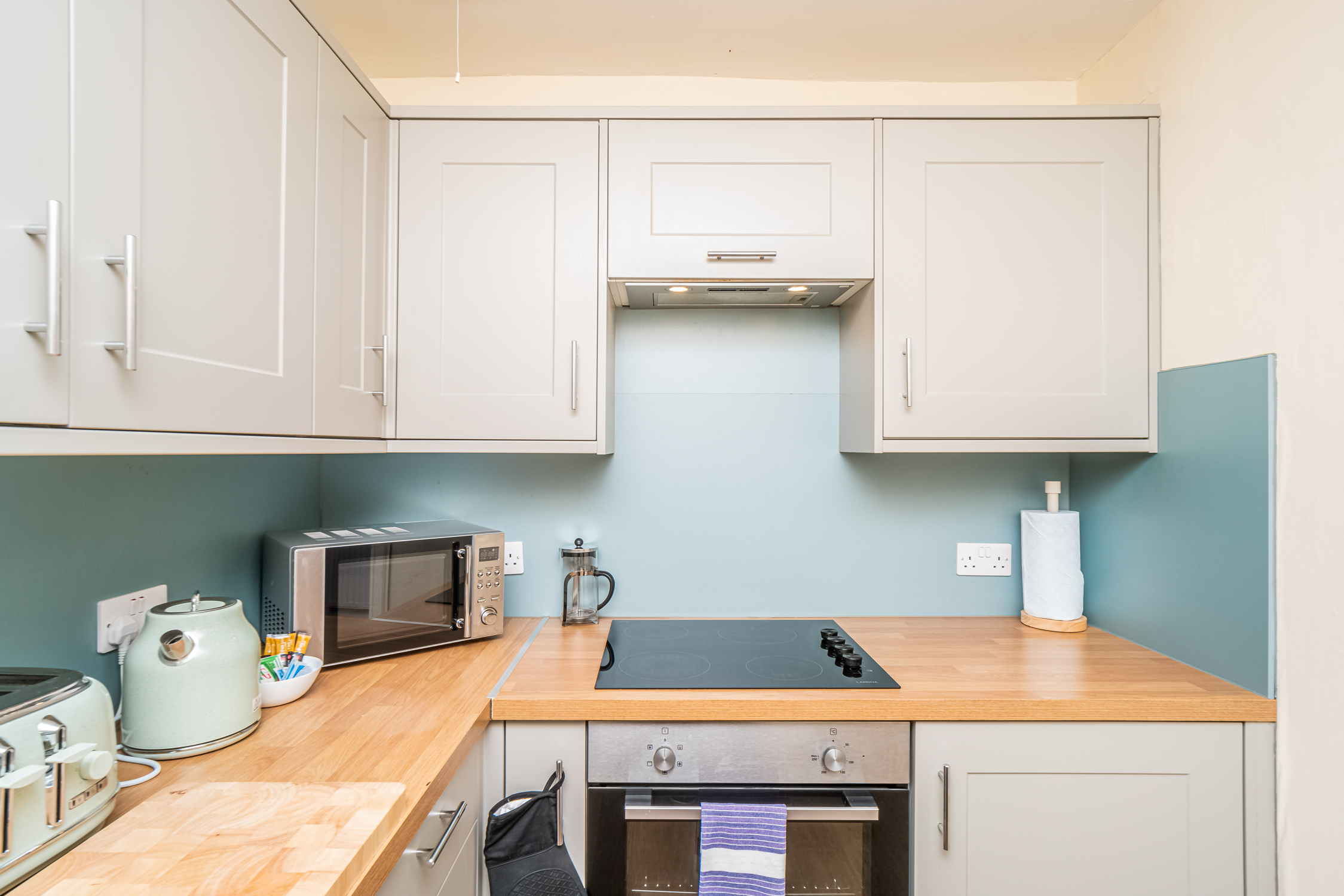 Cosy 2 Bed in Central Edinburgh - Pass the Keys in 31 (1F2) Gardner's Crescent EH3 8DF - Property image 11 - VivreStays
