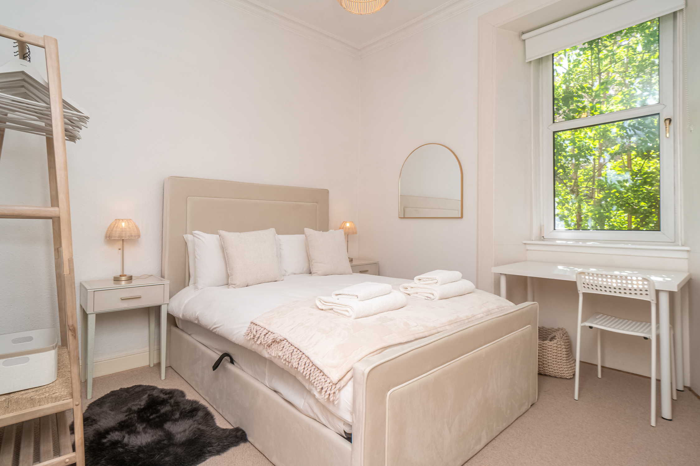 Cosy 2 Bed in Central Edinburgh - Pass the Keys in 31 (1F2) Gardner's Crescent EH3 8DF - Property image 19 - VivreStays
