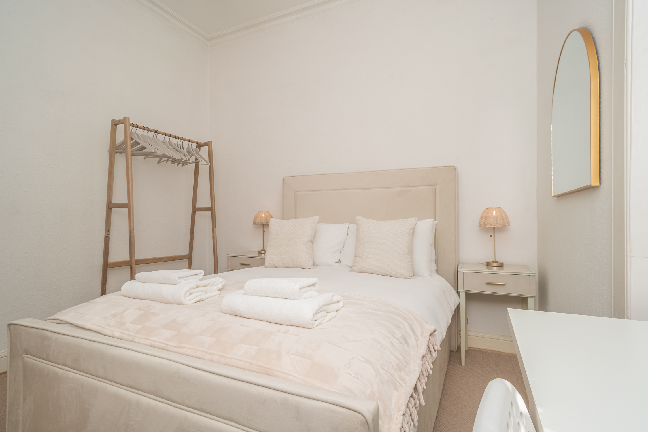 Cosy 2 Bed in Central Edinburgh - Pass the Keys in 31 (1F2) Gardner's Crescent EH3 8DF - Property image 22 - VivreStays