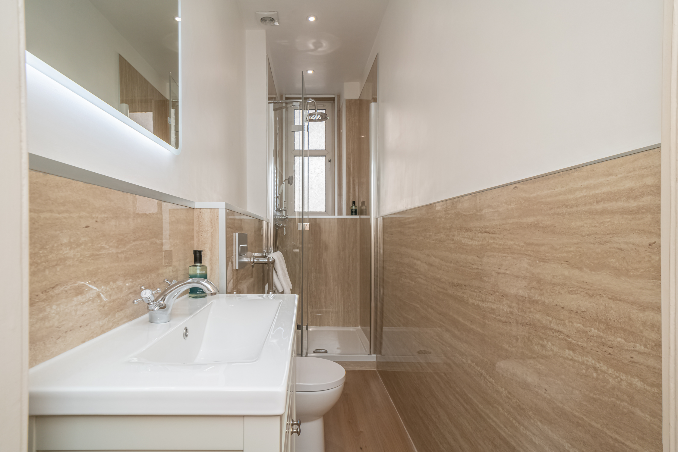 Cosy 2 Bed in Central Edinburgh - Pass the Keys in 31 (1F2) Gardner's Crescent EH3 8DF - Property image 24 - VivreStays