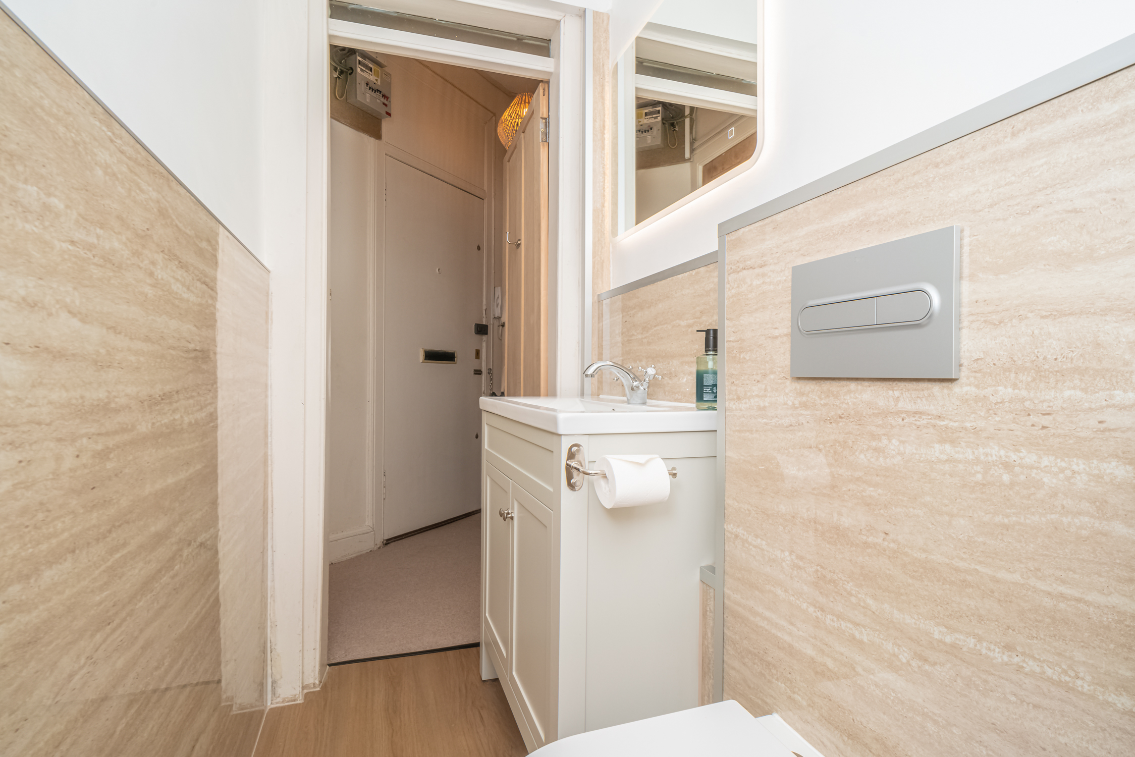 Cosy 2 Bed in Central Edinburgh - Pass the Keys in 31 (1F2) Gardner's Crescent EH3 8DF - Property image 25 - VivreStays
