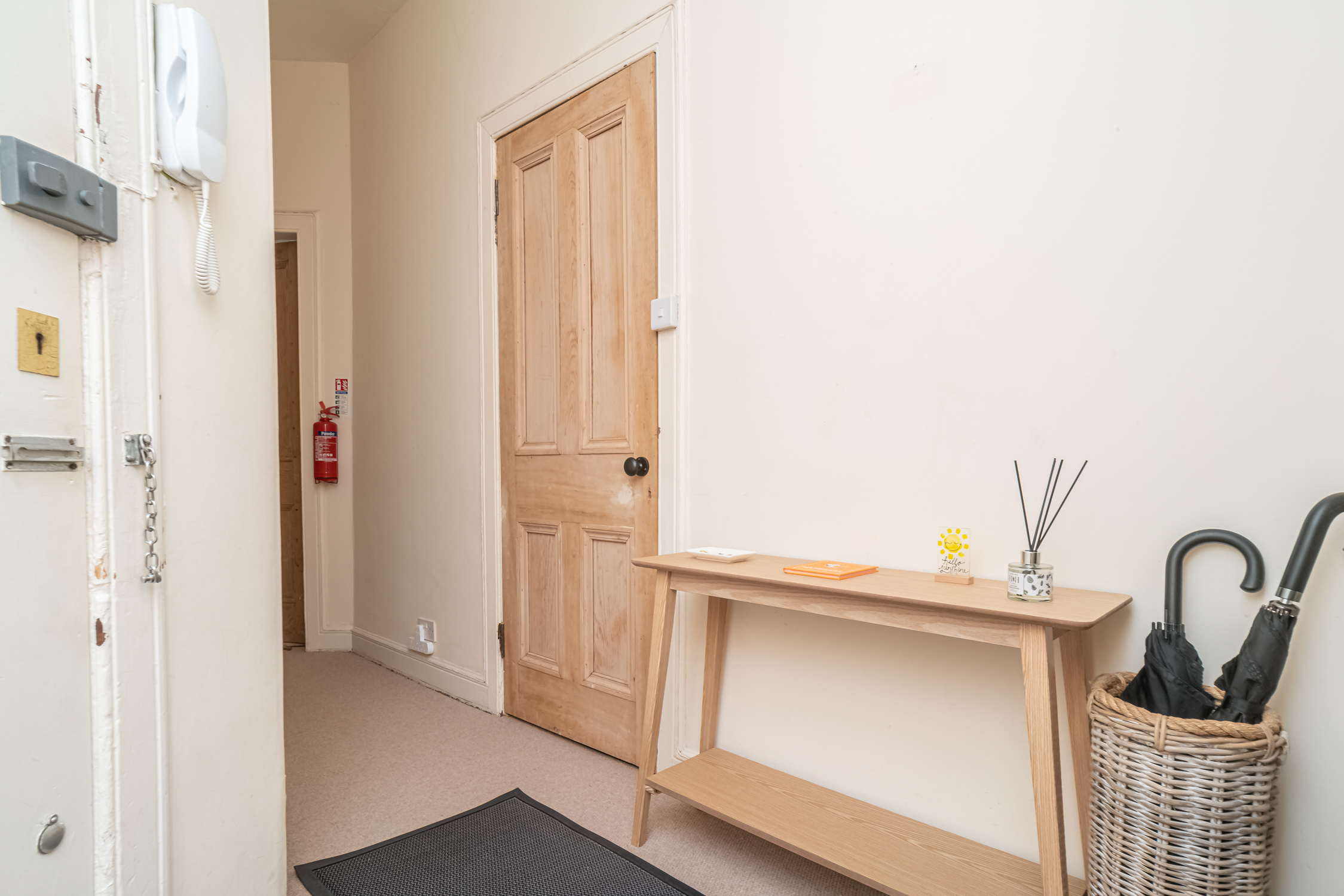 Cosy 2 Bed in Central Edinburgh - Pass the Keys in 31 (1F2) Gardner's Crescent EH3 8DF - Property image 27 - VivreStays
