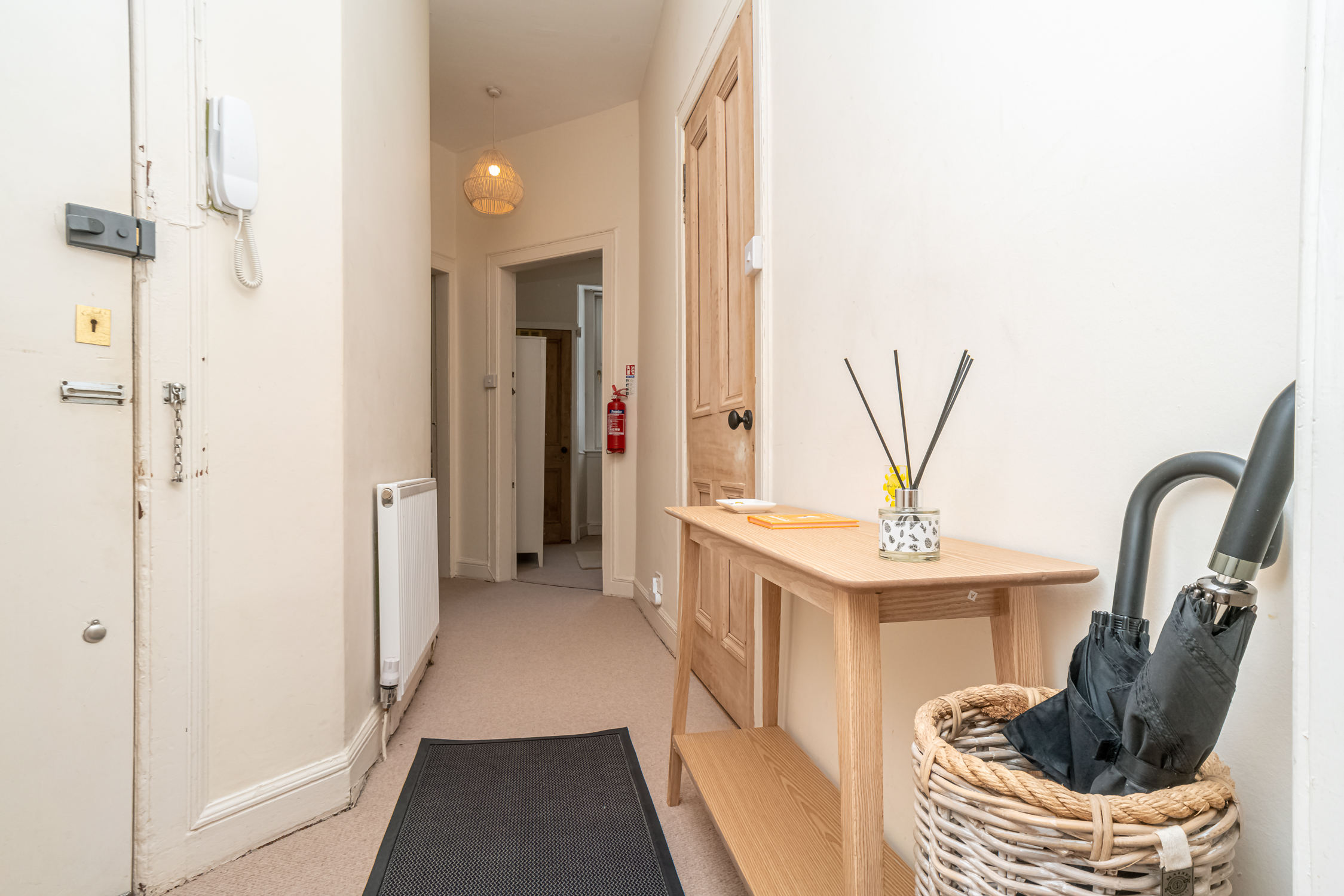 Cosy 2 Bed in Central Edinburgh - Pass the Keys in 31 (1F2) Gardner's Crescent EH3 8DF - Property image 28 - VivreStays