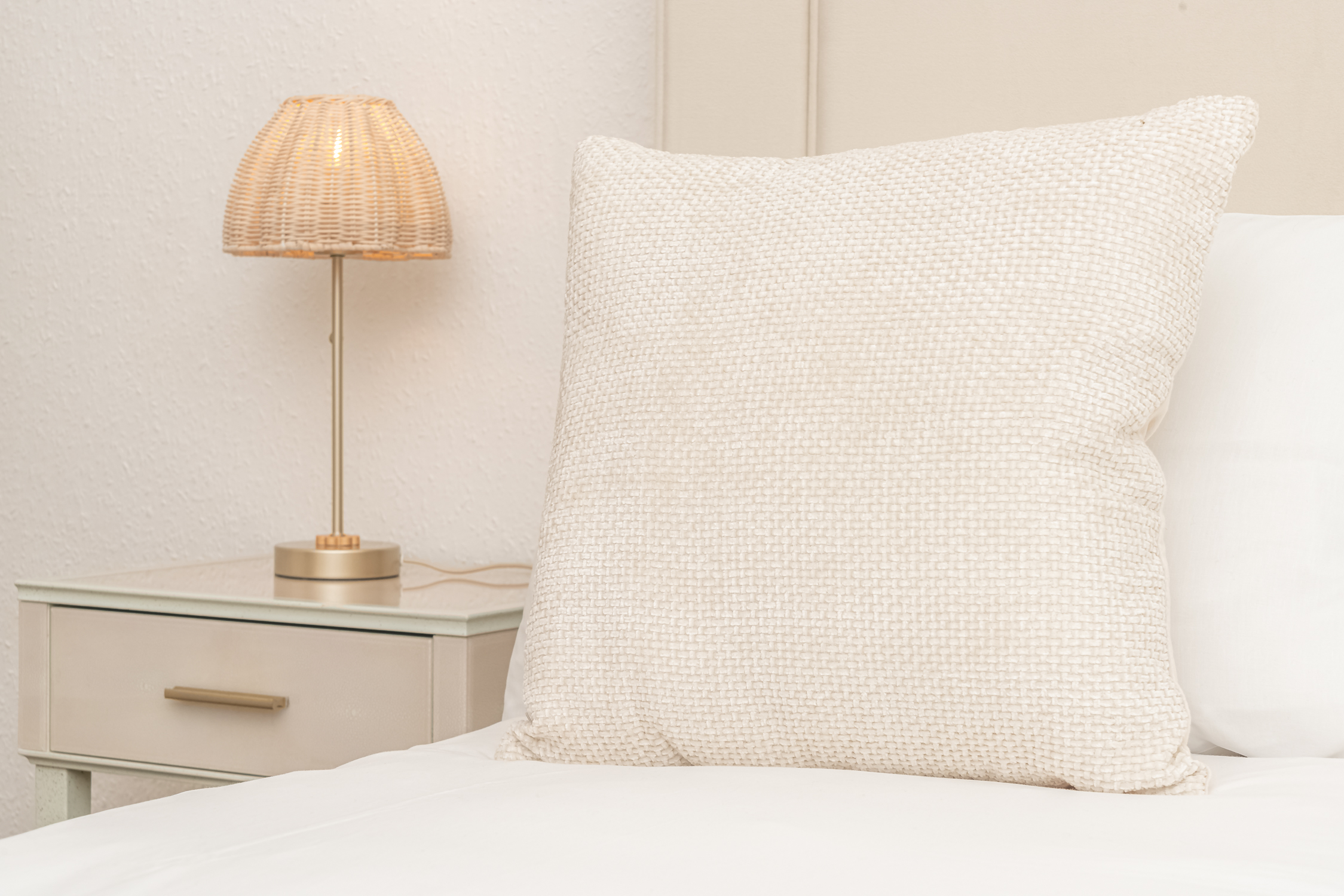 Cosy 2 Bed in Central Edinburgh - Pass the Keys in 31 (1F2) Gardner's Crescent EH3 8DF - Property image 32 - VivreStays