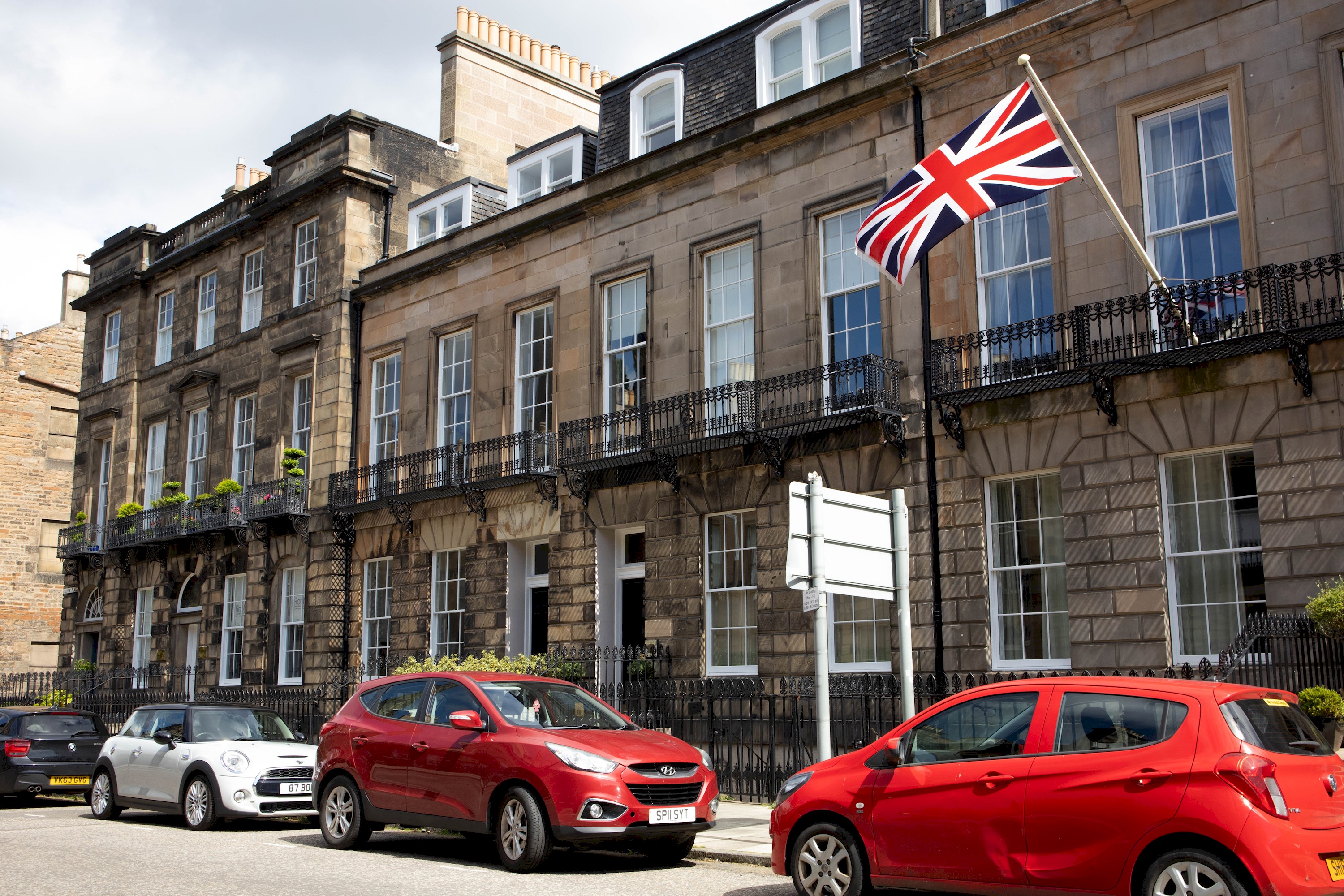 View Georgian West End Apartment | Near Haymarket - Pass the Keys in 15A (Basement) Manor Place EH3 7DH Georgian West End Apartment | Near Haymarket - Pass the Keys in 15A (Basement) Manor Place EH3 7DH - Property image 25 - VivreStays