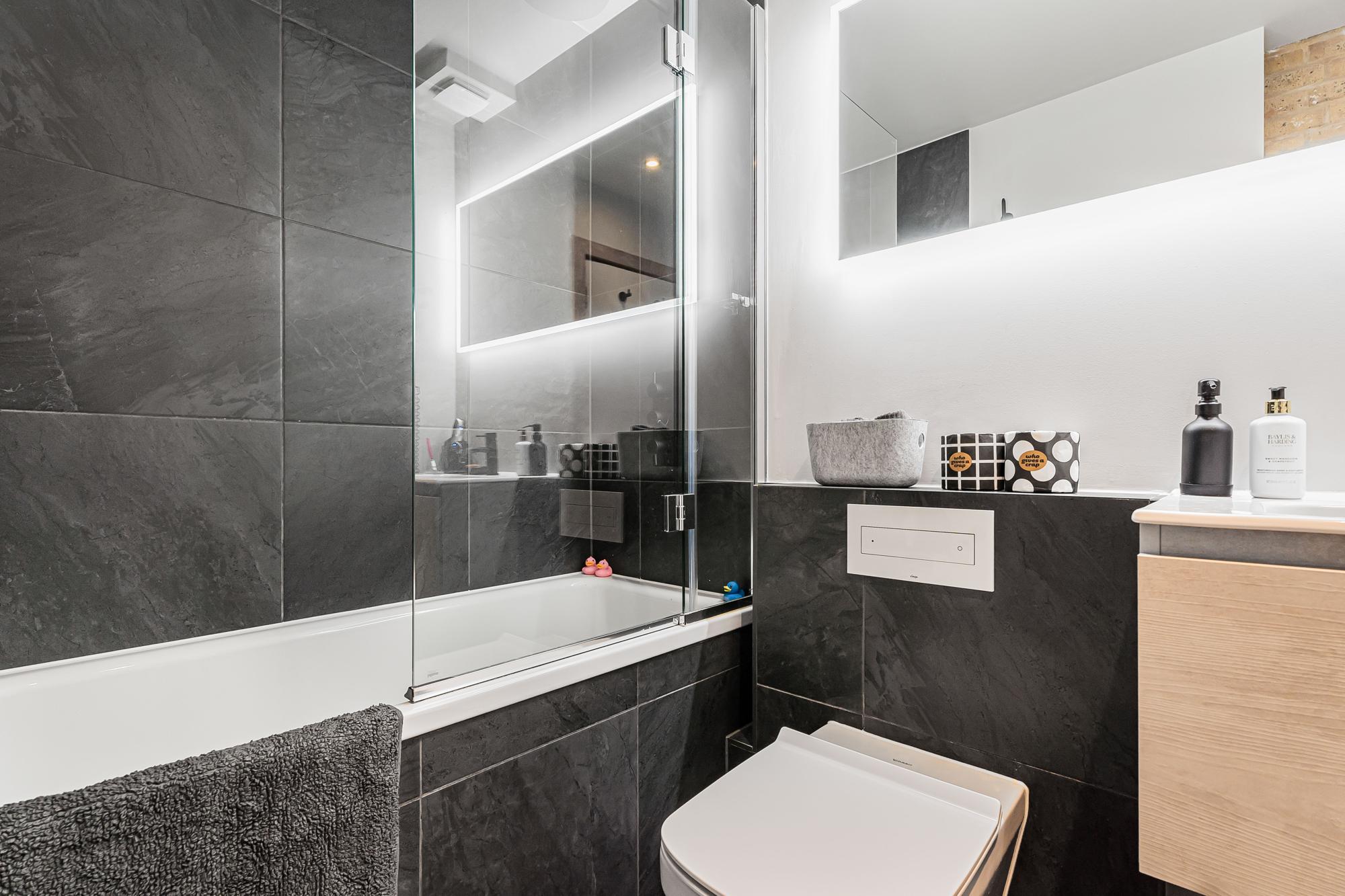 View Contemporary Central London Flat - Pass the Keys in 70 Maltings place, 169 Tower Bridge Rd SE1 3LJ Contemporary Central London Flat - Pass the Keys in 70 Maltings place, 169 Tower Bridge Rd SE1 3LJ - Property image 5 - VivreStays