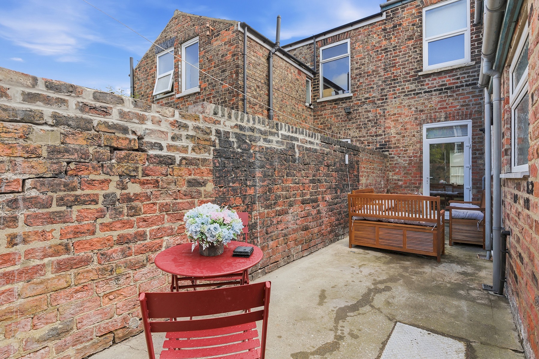Gorgeous Terraced House in York - Pass the Keys in 49 St Pauls Terrace YO24 4BJ - Property image 3 - VivreStays