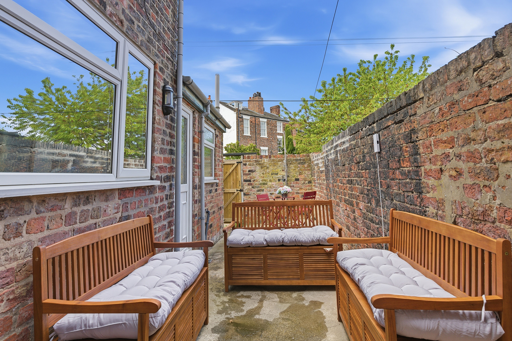Gorgeous Terraced House in York - Pass the Keys in 49 St Pauls Terrace YO24 4BJ - Property image 11 - VivreStays