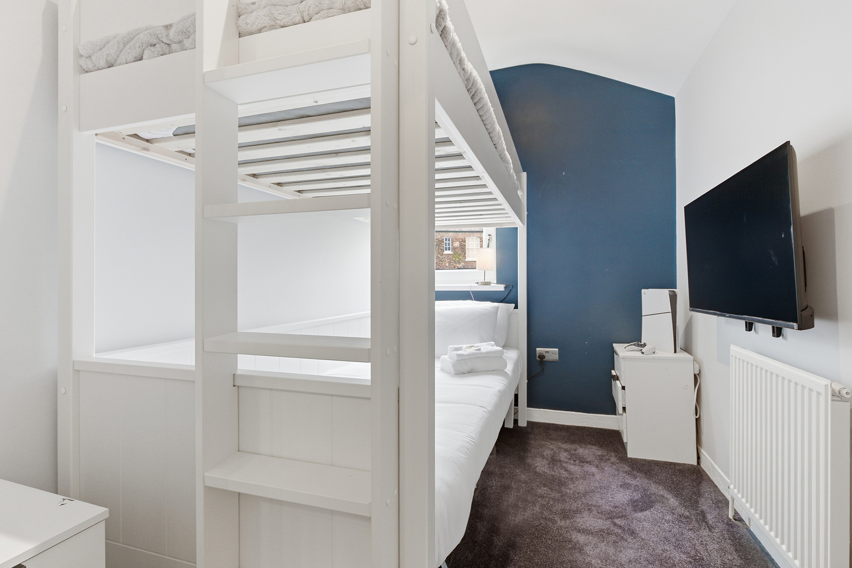 Gorgeous Terraced House in York - Pass the Keys in 49 St Pauls Terrace YO24 4BJ - Property image 15 - VivreStays