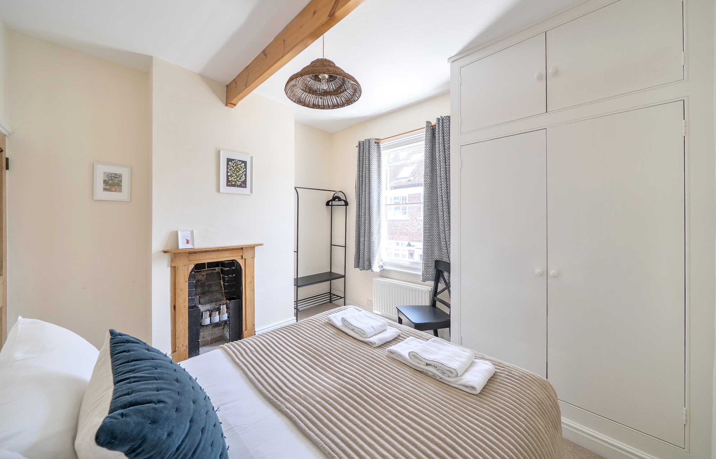 View Charming Victorian Townhouse - Central Oxford - Pass the Keys in 24 Vicarage Road, OX1 4RB Charming Victorian Townhouse - Central Oxford - Pass the Keys in 24 Vicarage Road, OX1 4RB - Property image 4 - VivreStays