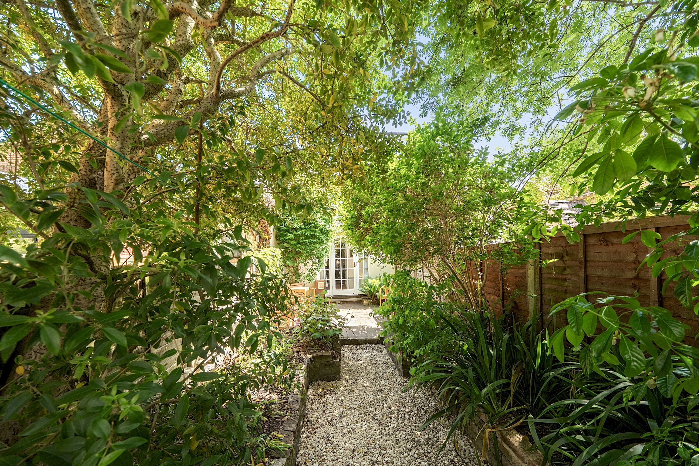 View Charming Victorian Townhouse - Central Oxford - Pass the Keys in 24 Vicarage Road, OX1 4RB Charming Victorian Townhouse - Central Oxford - Pass the Keys in 24 Vicarage Road, OX1 4RB - Property image 12 - VivreStays
