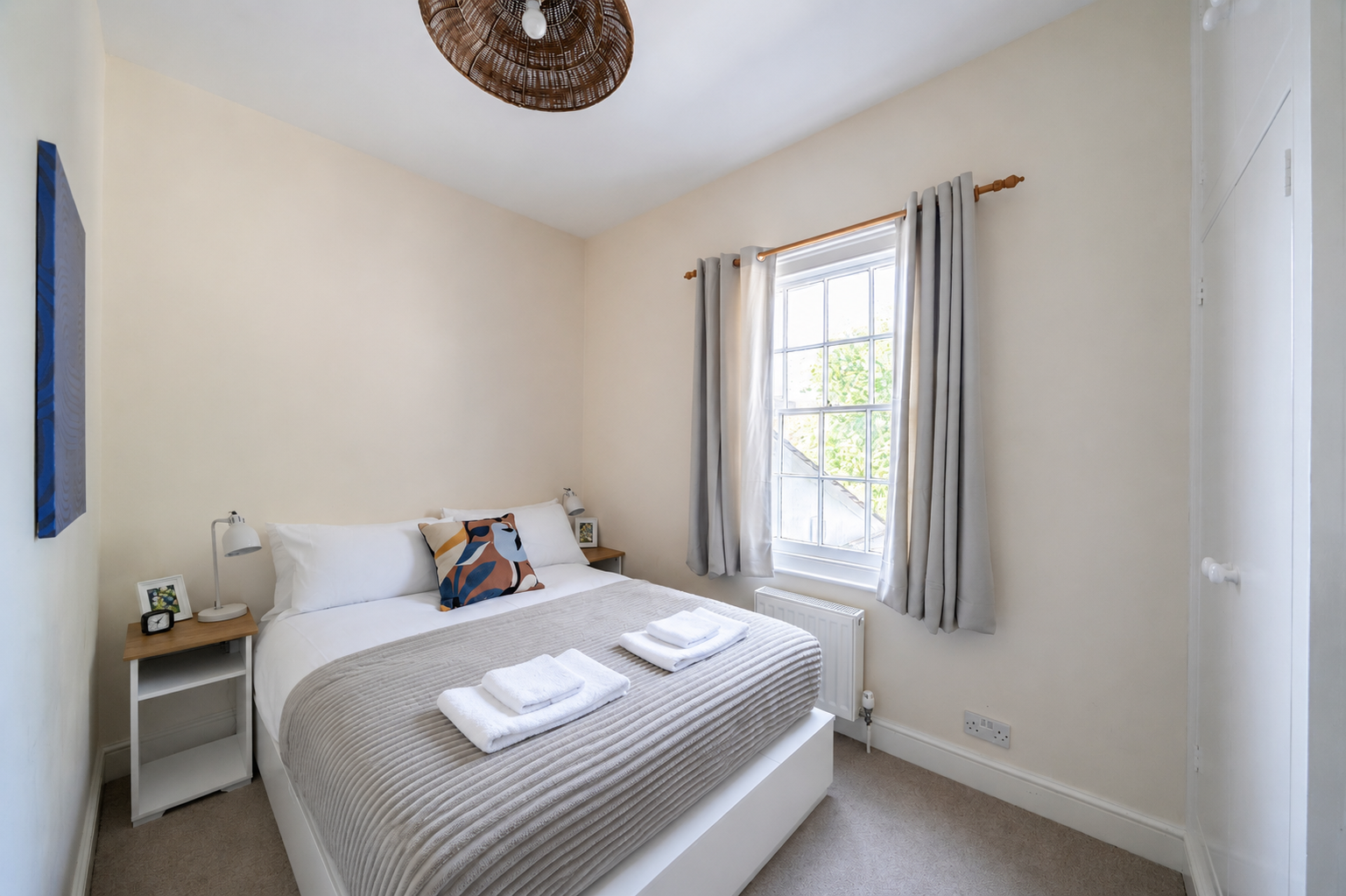 View Charming Victorian Townhouse - Central Oxford - Pass the Keys in 24 Vicarage Road, OX1 4RB Charming Victorian Townhouse - Central Oxford - Pass the Keys in 24 Vicarage Road, OX1 4RB - Property image 14 - VivreStays
