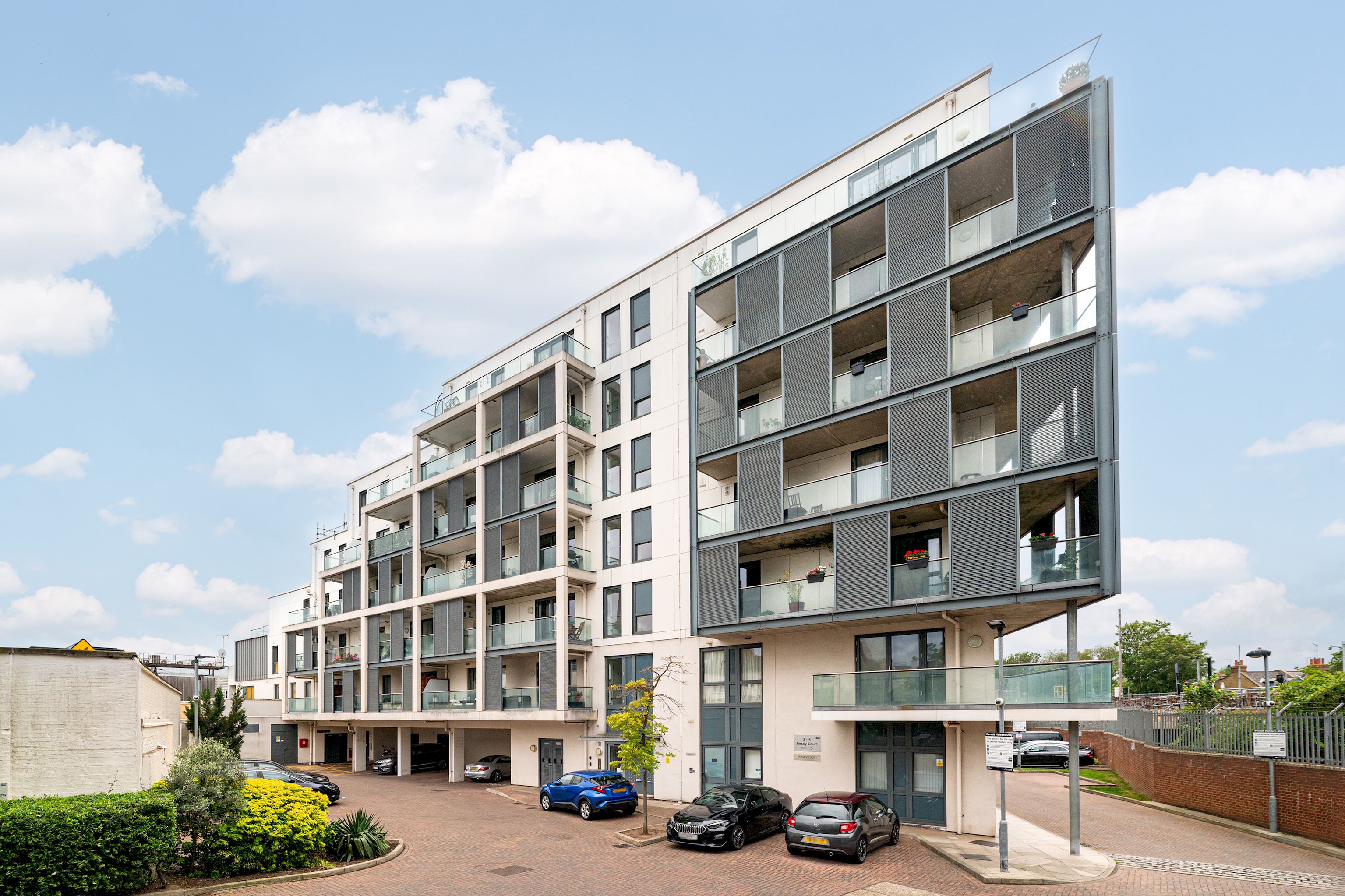 Modern London Home in South west London - Pass the Keys in Flat 16 Jersey Court, Dairy Close SW6 4HB - Property image 6 - VivreStays