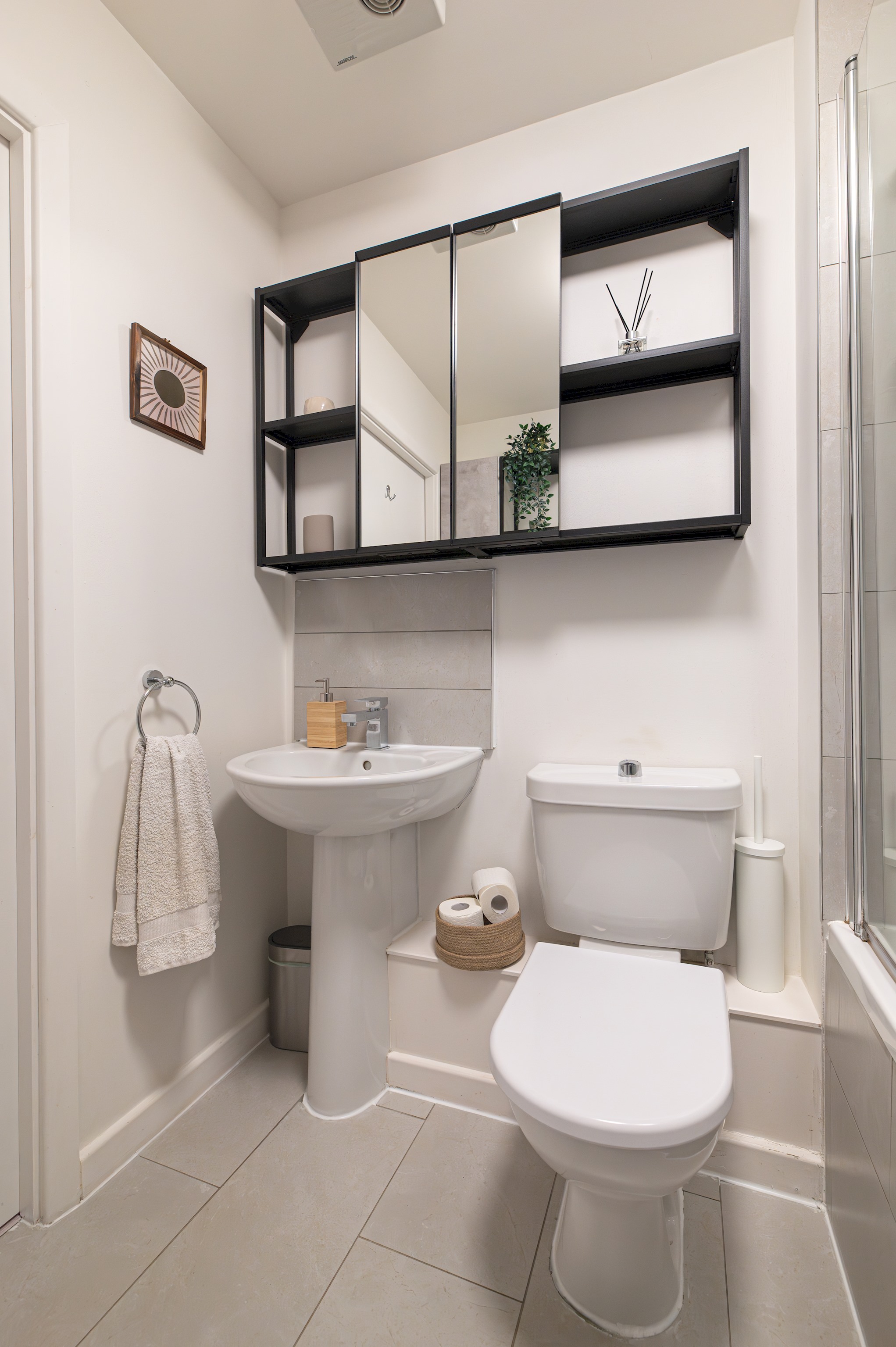 Modern London Home in South west London - Pass the Keys in Flat 16 Jersey Court, Dairy Close SW6 4HB - Property image 28 - VivreStays
