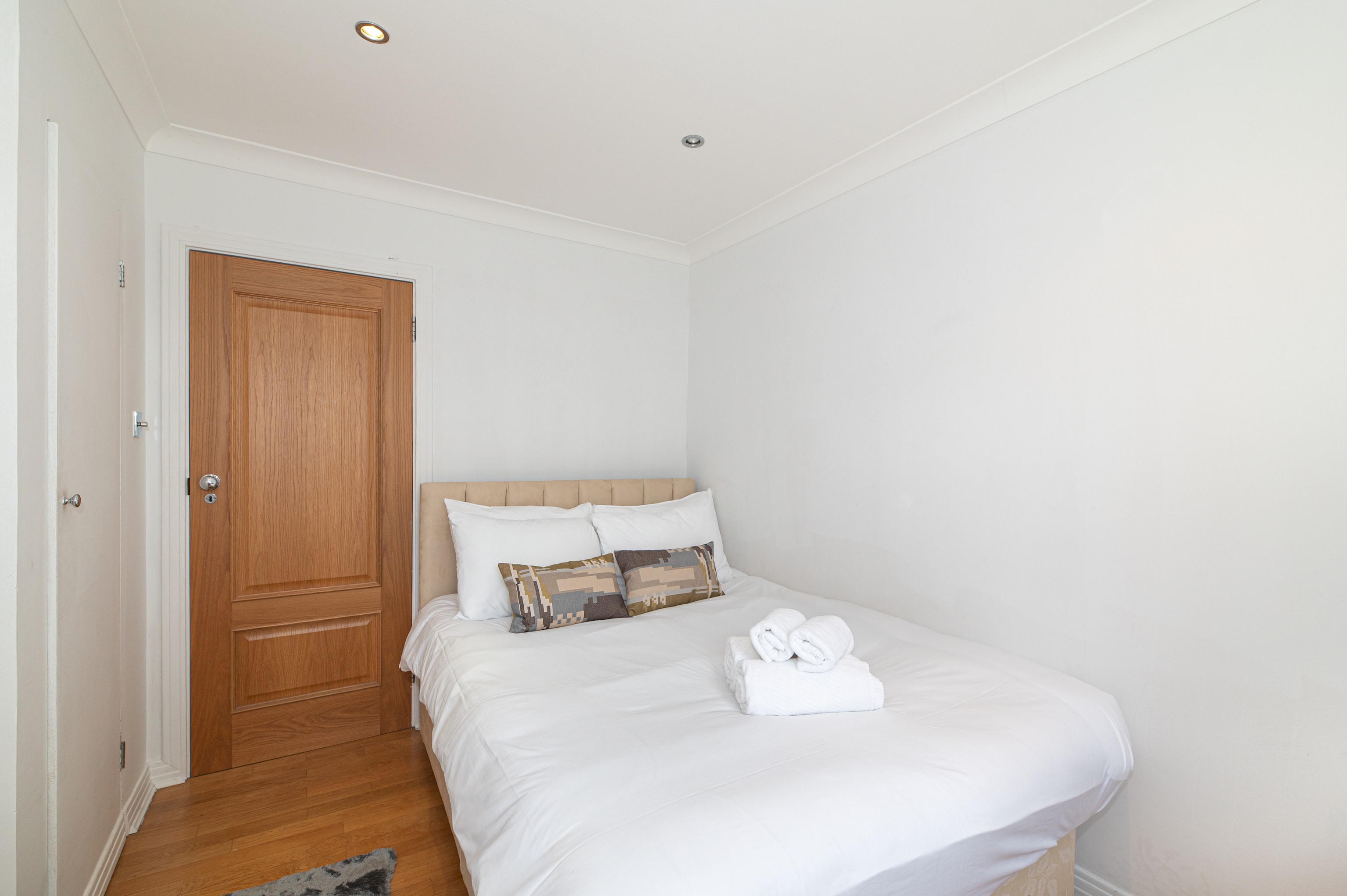 View Spacious 2BR Ealing Flat w Garden - Pass the Keys in 2 Audley Court, W5 3EU Spacious 2BR Ealing Flat w Garden - Pass the Keys in 2 Audley Court, W5 3EU - Property image 5 - VivreStays