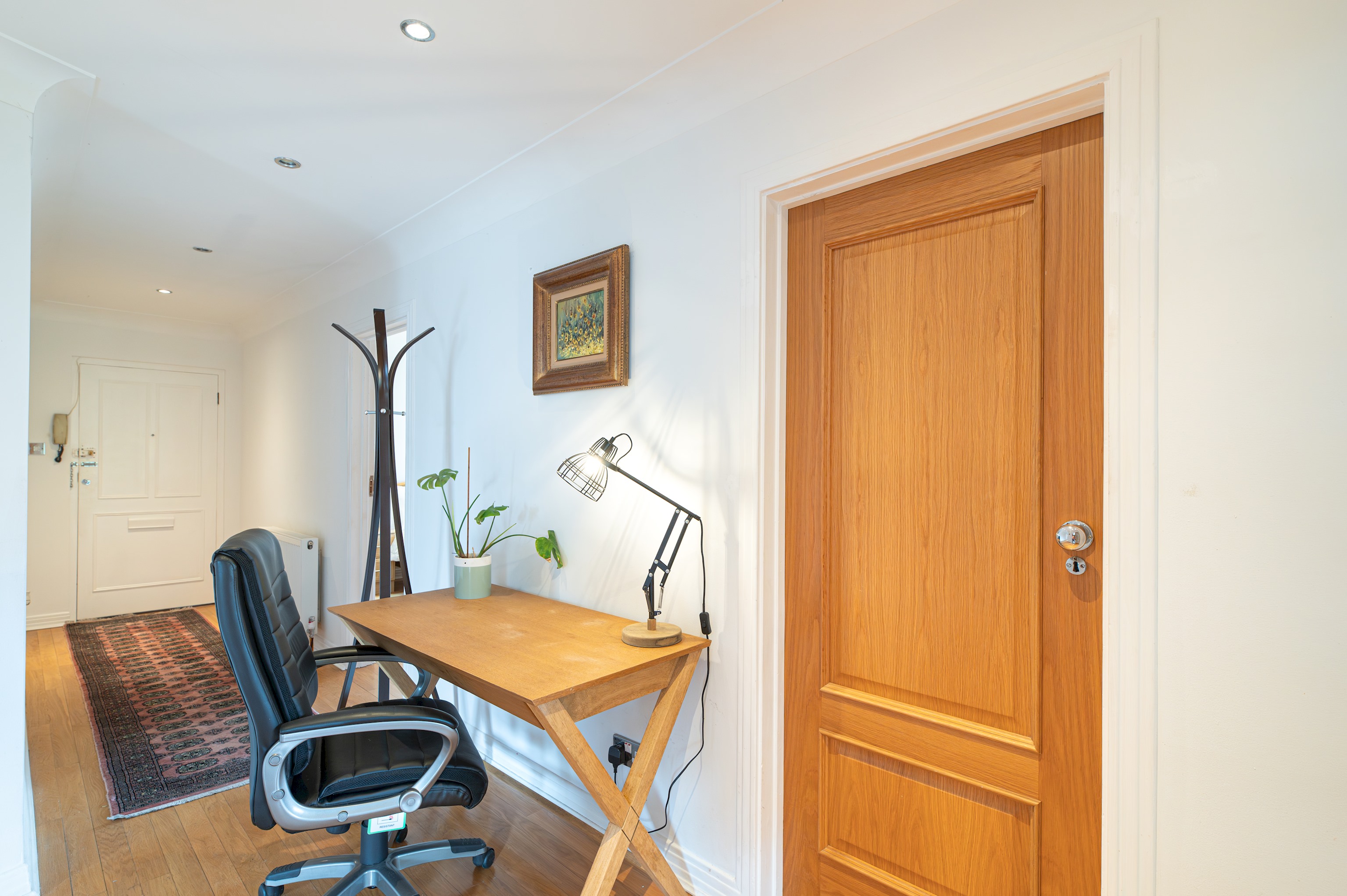 View Spacious 2BR Ealing Flat w Garden - Pass the Keys in 2 Audley Court, W5 3EU Spacious 2BR Ealing Flat w Garden - Pass the Keys in 2 Audley Court, W5 3EU - Property image 6 - VivreStays