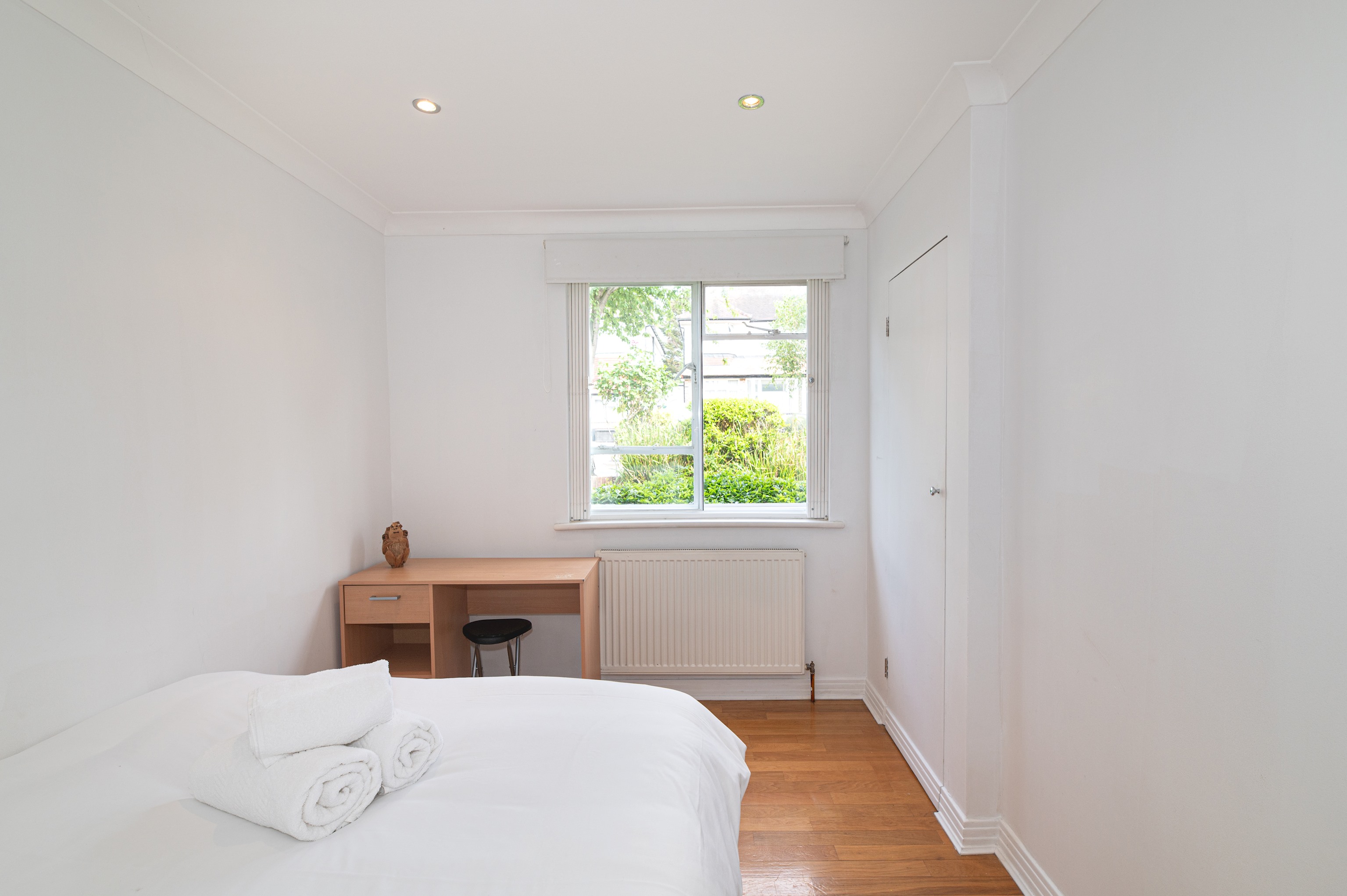 View Spacious 2BR Ealing Flat w Garden - Pass the Keys in 2 Audley Court, W5 3EU Spacious 2BR Ealing Flat w Garden - Pass the Keys in 2 Audley Court, W5 3EU - Property image 13 - VivreStays